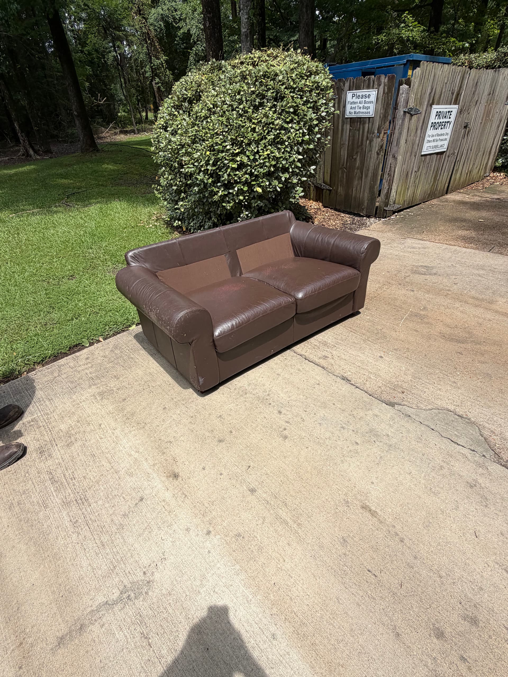 Hot Tub and Couch Removal Done Right in Brandon MS image