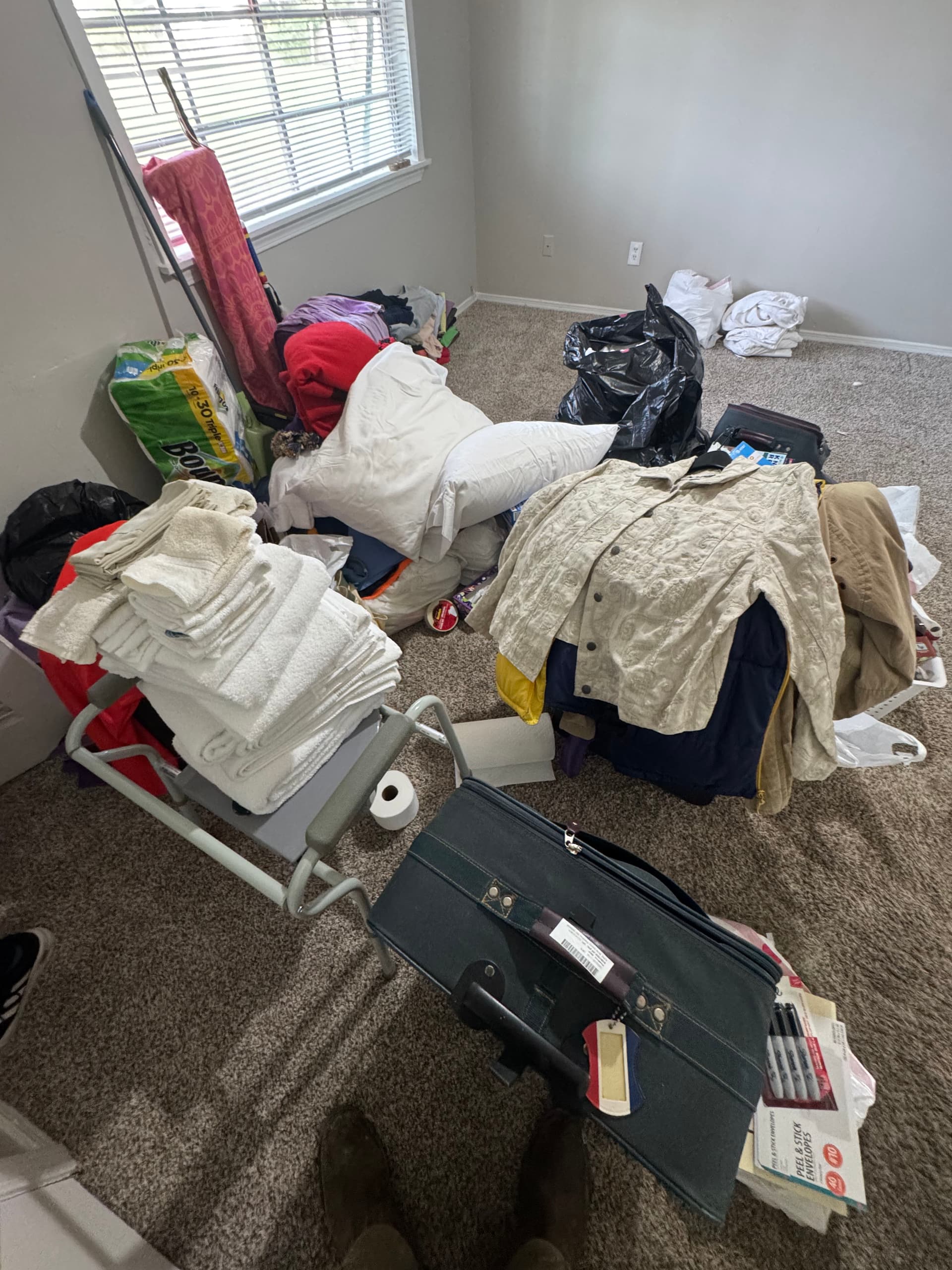 Gallery photos for Effortless Apartment Clean Out: Leaving Behind the Clutter: Image #2