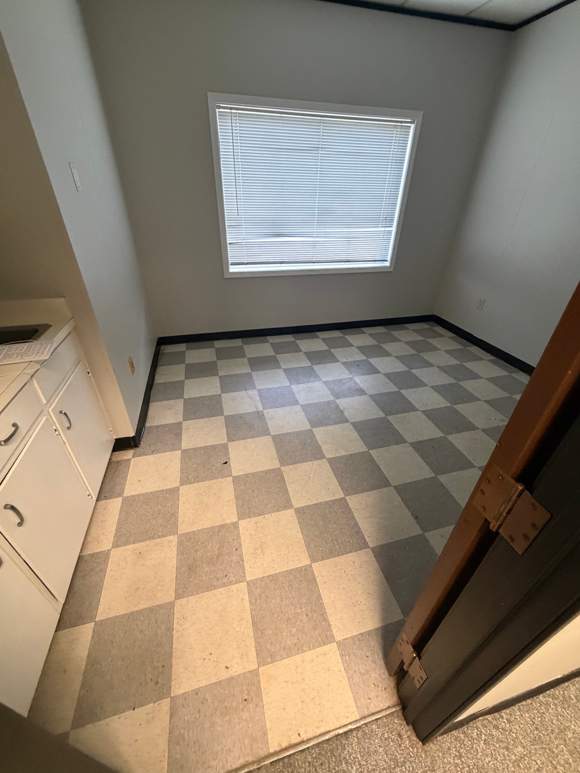 Gallery photos for Office Clean Out and Debris Removal in Flowood: Image #4