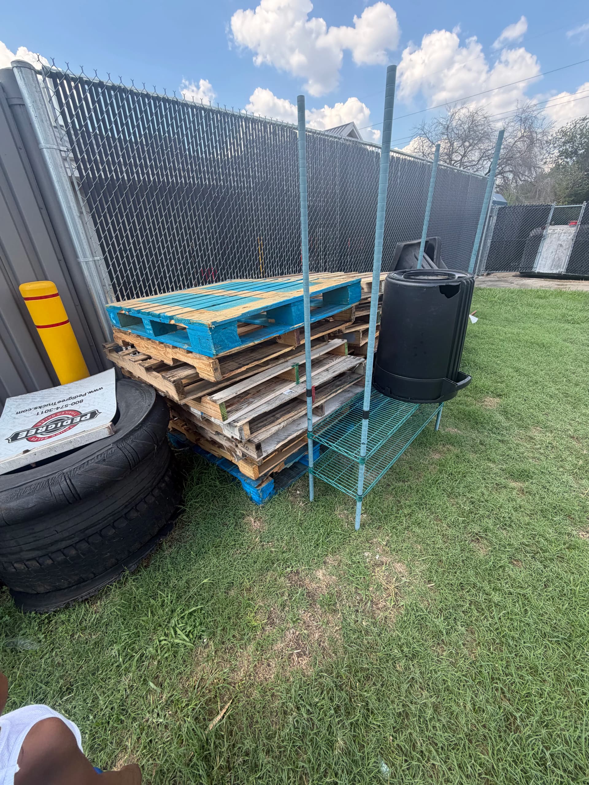 Gallery photos for Commercial Pallet and Junk Removal in Jackson Mississippi: Image #1