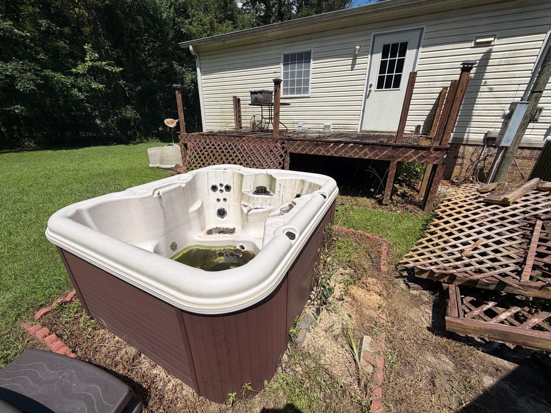 Gallery photos for Hot Tub Removal and Deck Demo in Brandon MS: Image #1