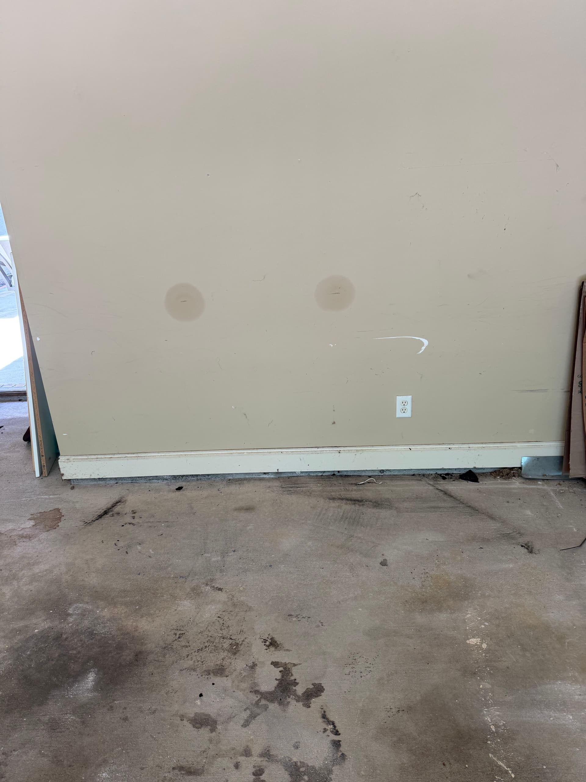 Gallery photos for Ridgeland Garage and Home Cleanout - Mattresses, Fridge, and Furniture Gone: Image #7