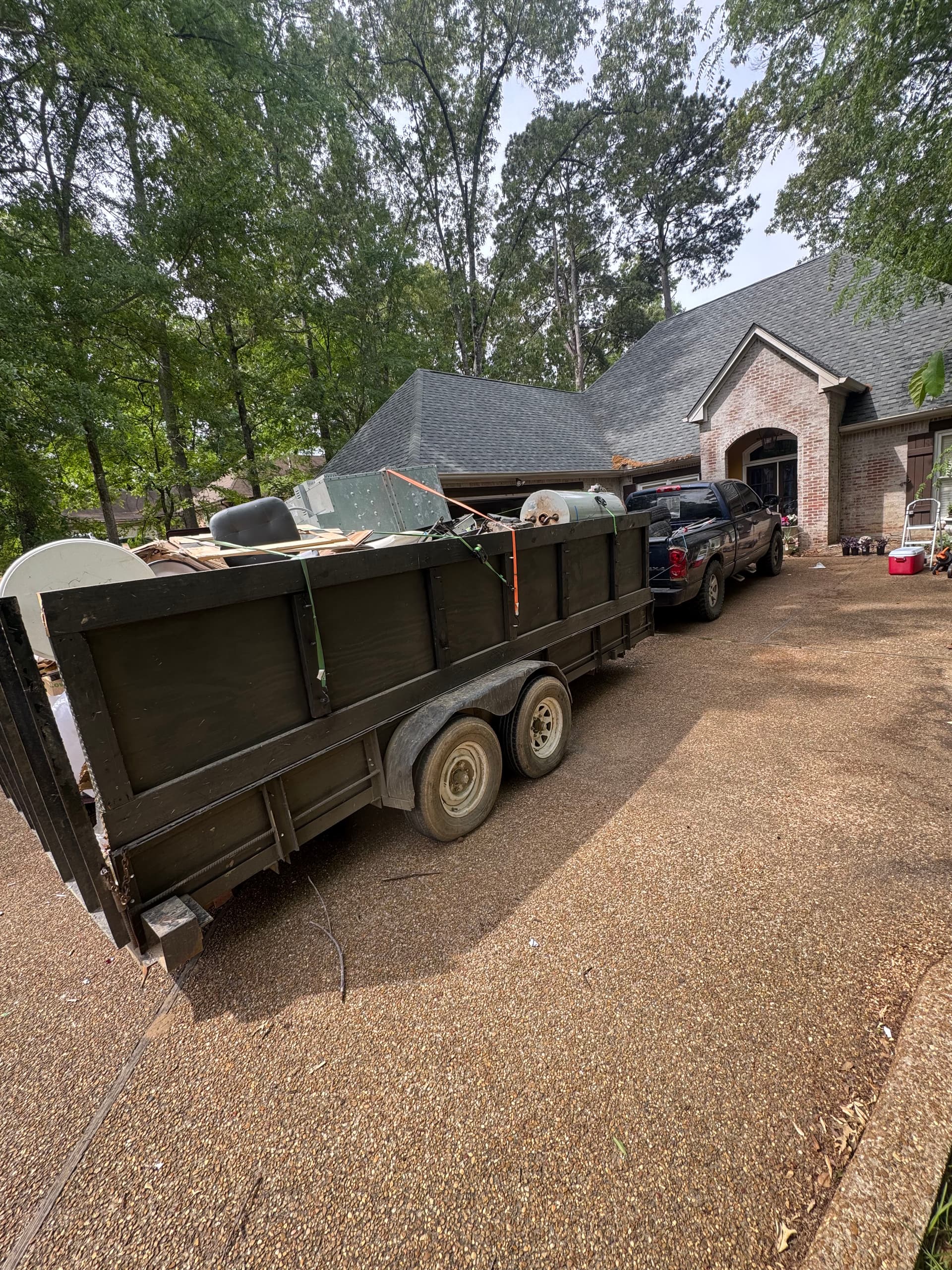 Gallery photos for Full garage cleanout with serious junk hauled away: Image #2