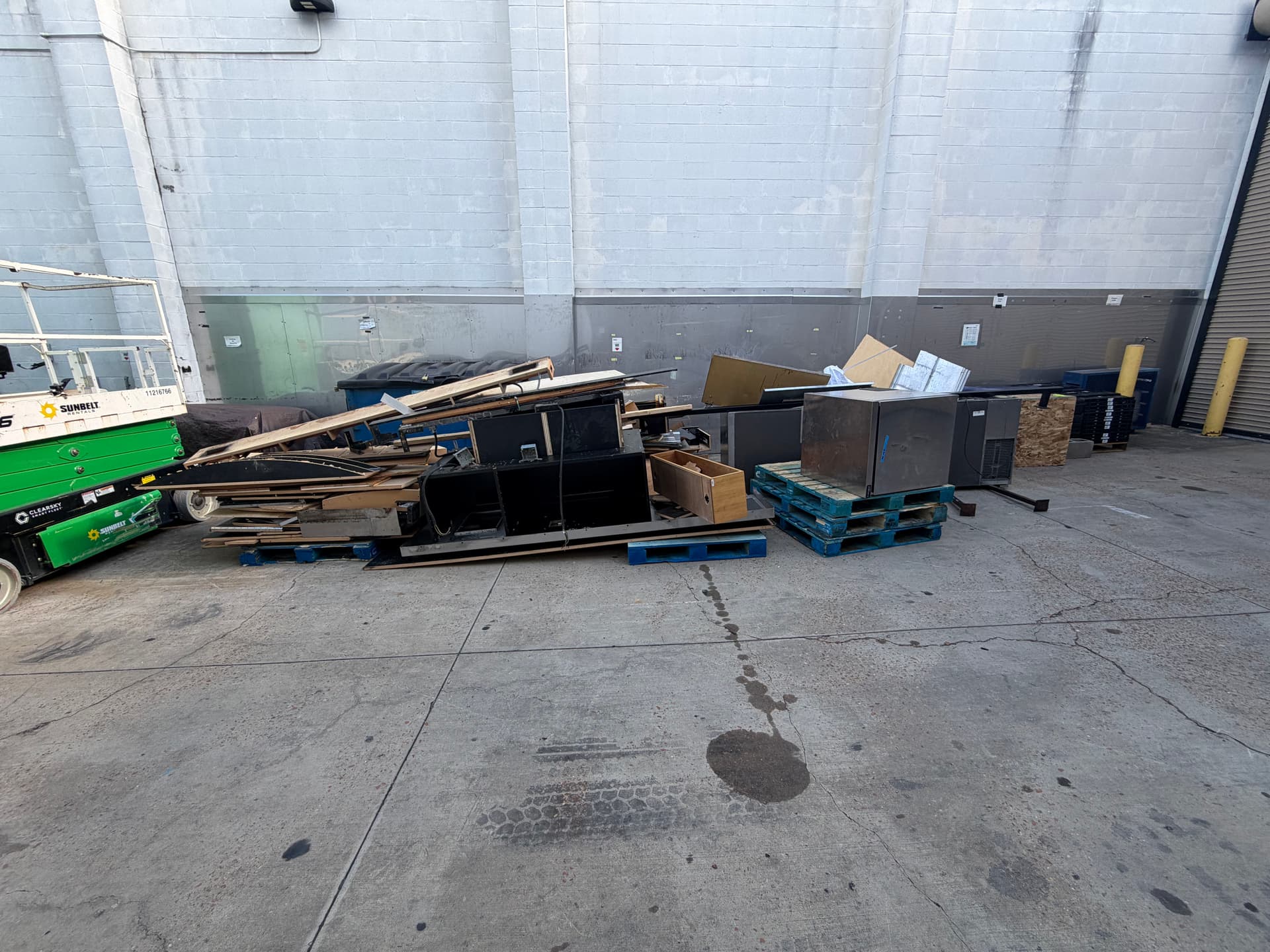 Gallery photos for Commercial Remodel Debris Hauled Out Same Day: Image #1