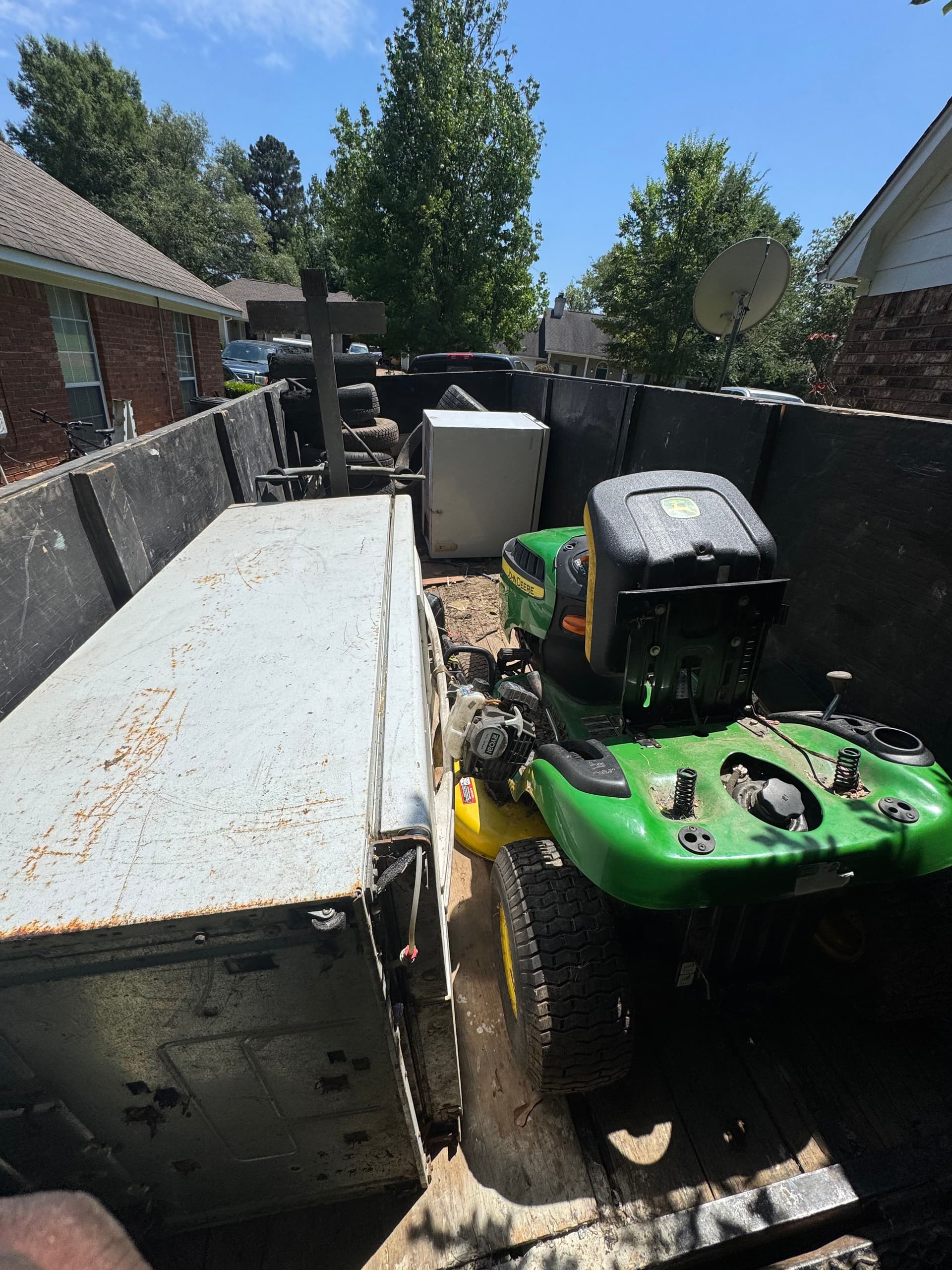 Gallery photos for Yard Clutter and Bulky Appliance Hauled Off Clean: Image #1