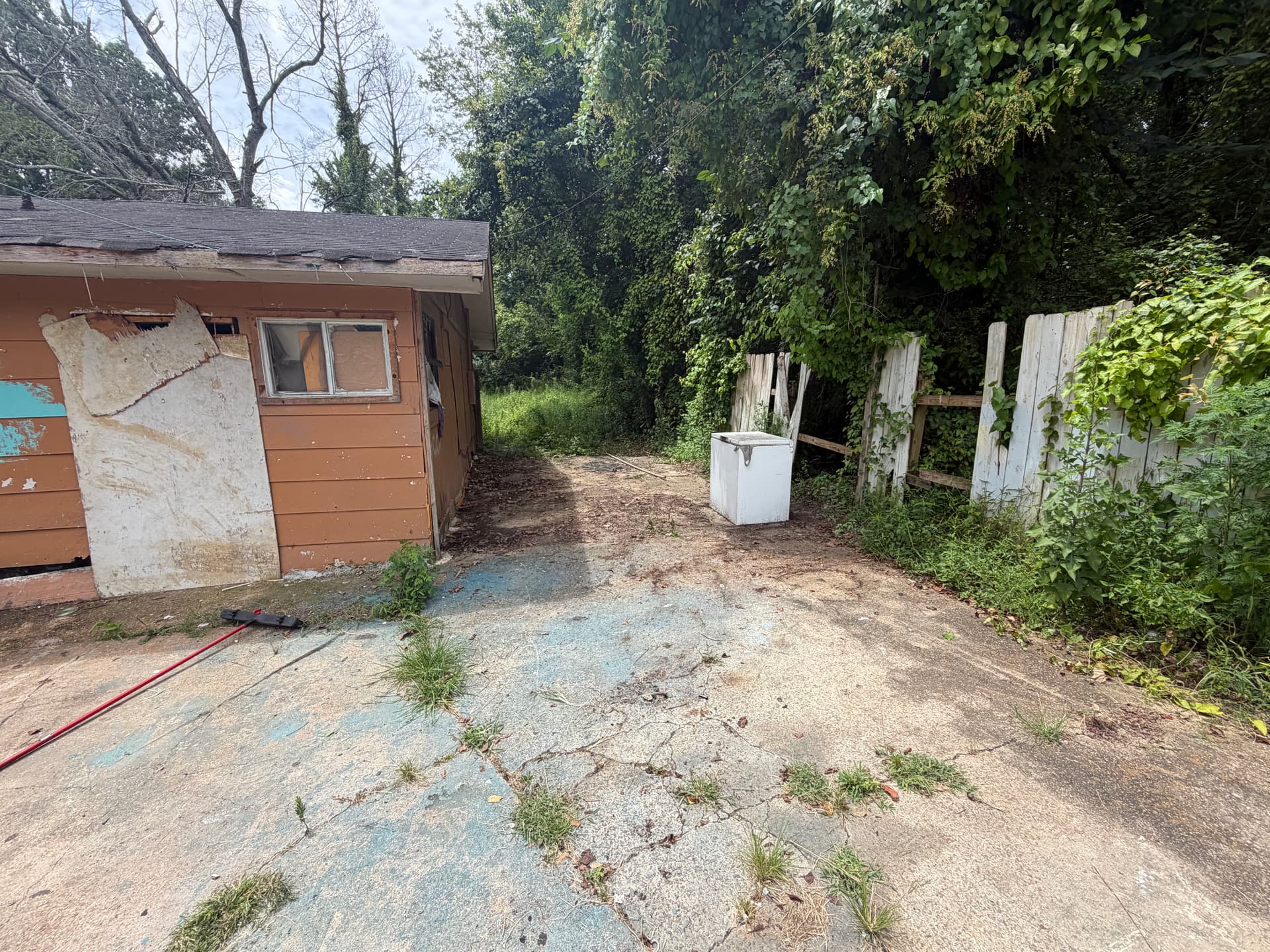 Gallery photos for Major Yard Debris and Bulk Trash Cleanup in Jackson MS: Image #4