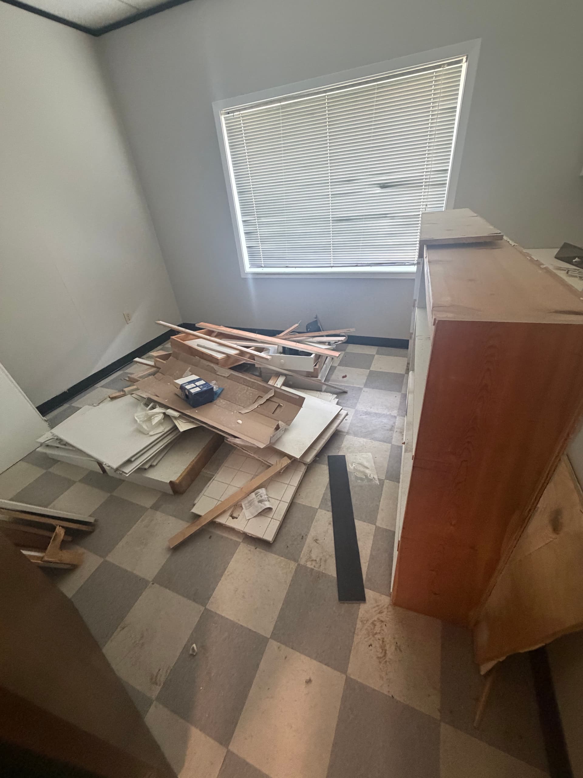 Gallery photos for Office Clean Out and Debris Removal in Flowood: Image #2