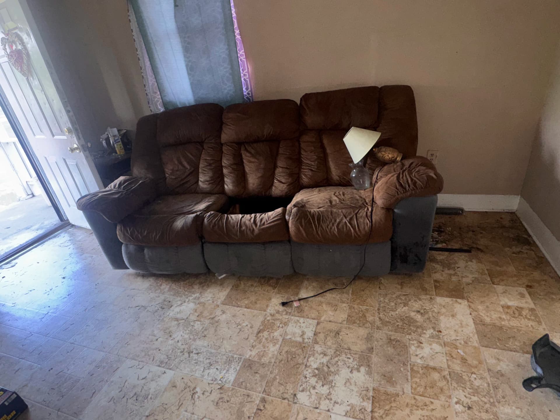 Gallery photos for Full House Cleanout in Central Mississippi - Furniture, Clutter and All: Image #2