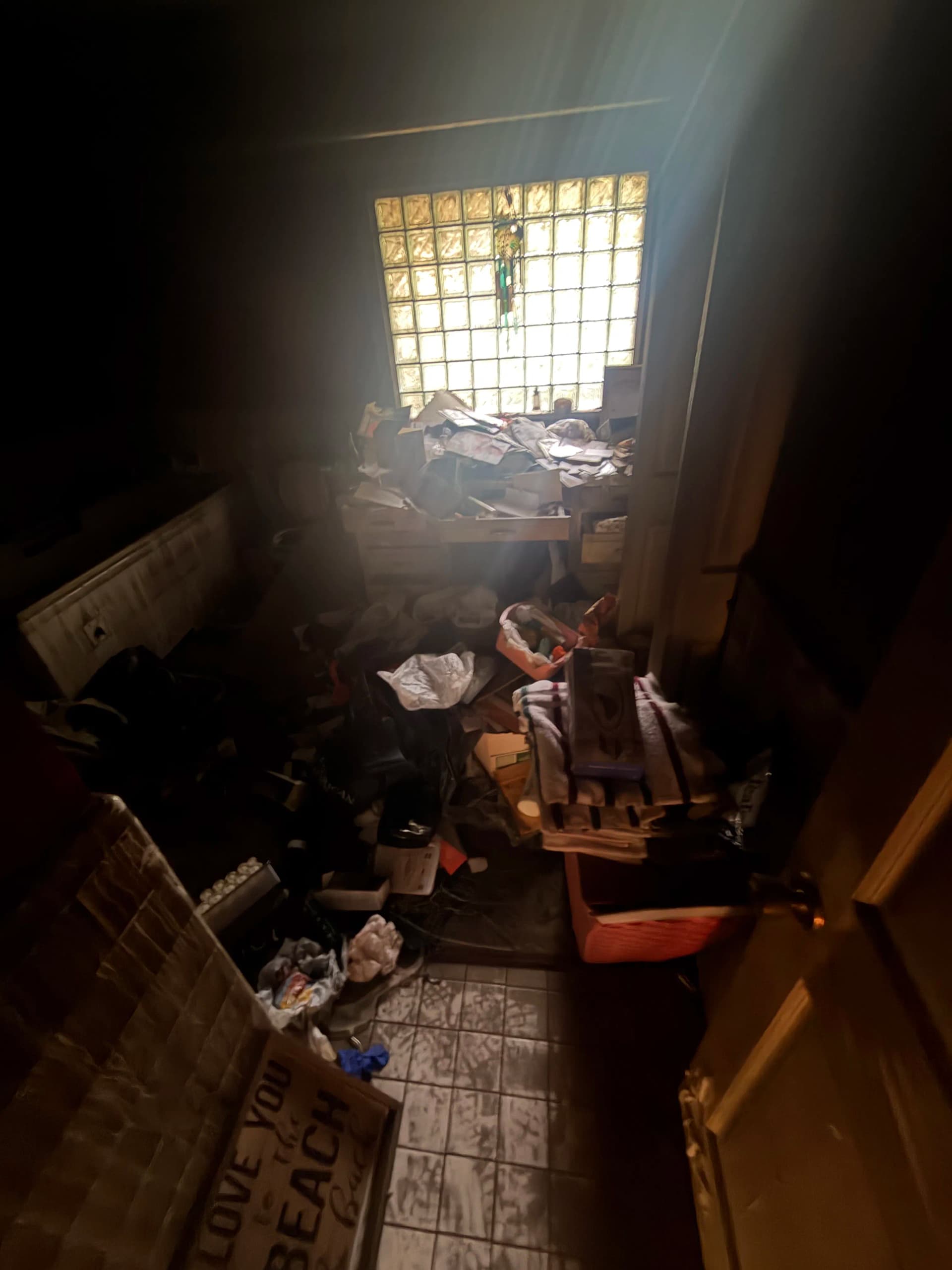 Gallery photos for Heavily Cluttered House Cleanout in Jackson MS: Image #1
