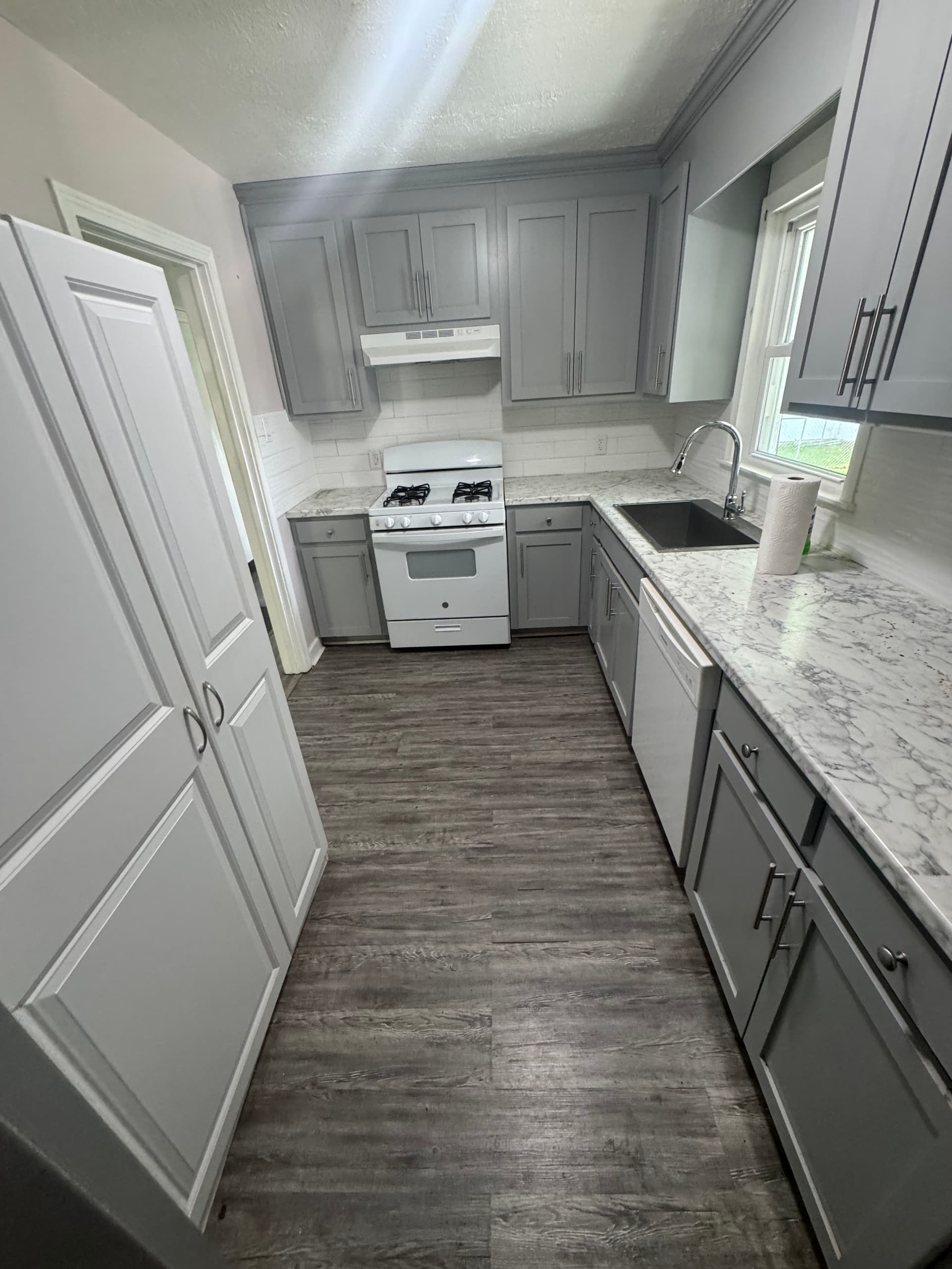 Gallery photos for Whole-Home Cleanout Leaves Every Room Completely Clear: Image #6