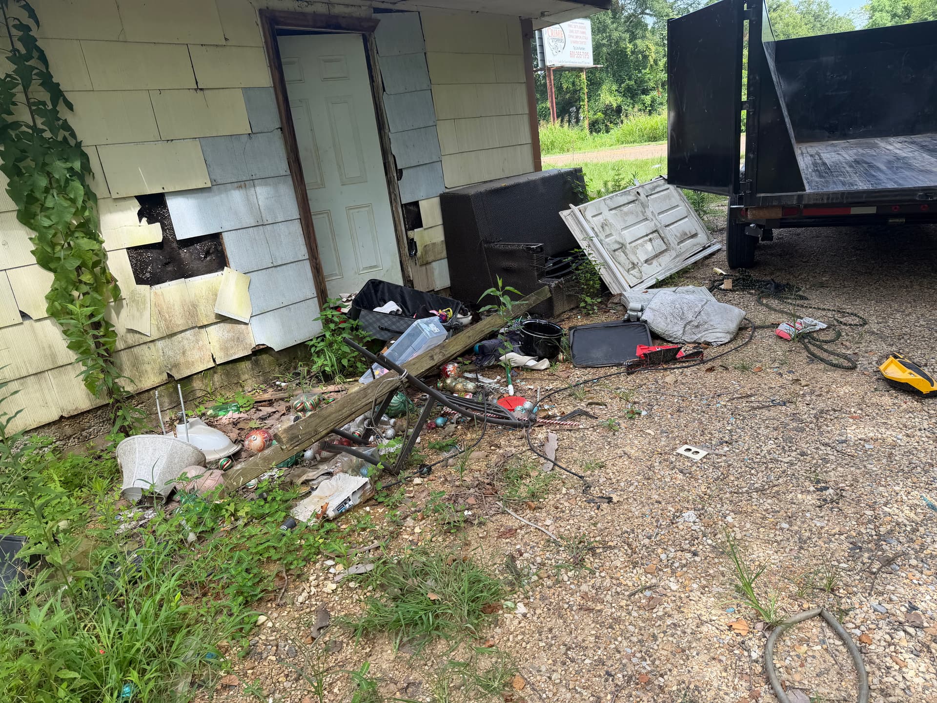 Gallery photos for Major Yard Debris and Bulk Trash Cleanup in Jackson MS: Image #2