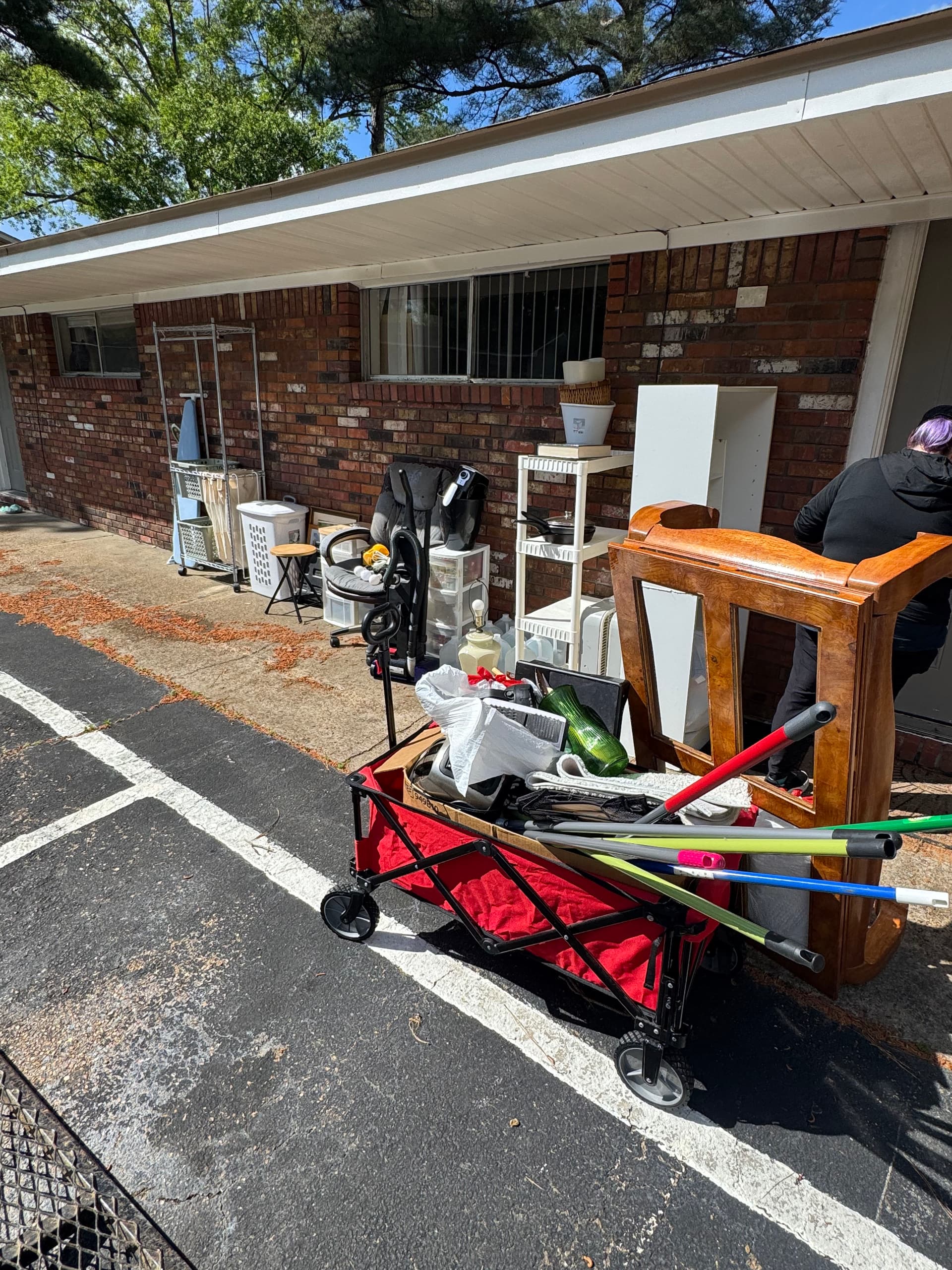 Gallery photos for Effortless Apartment Clean Out: Leaving Behind the Clutter: Image #3