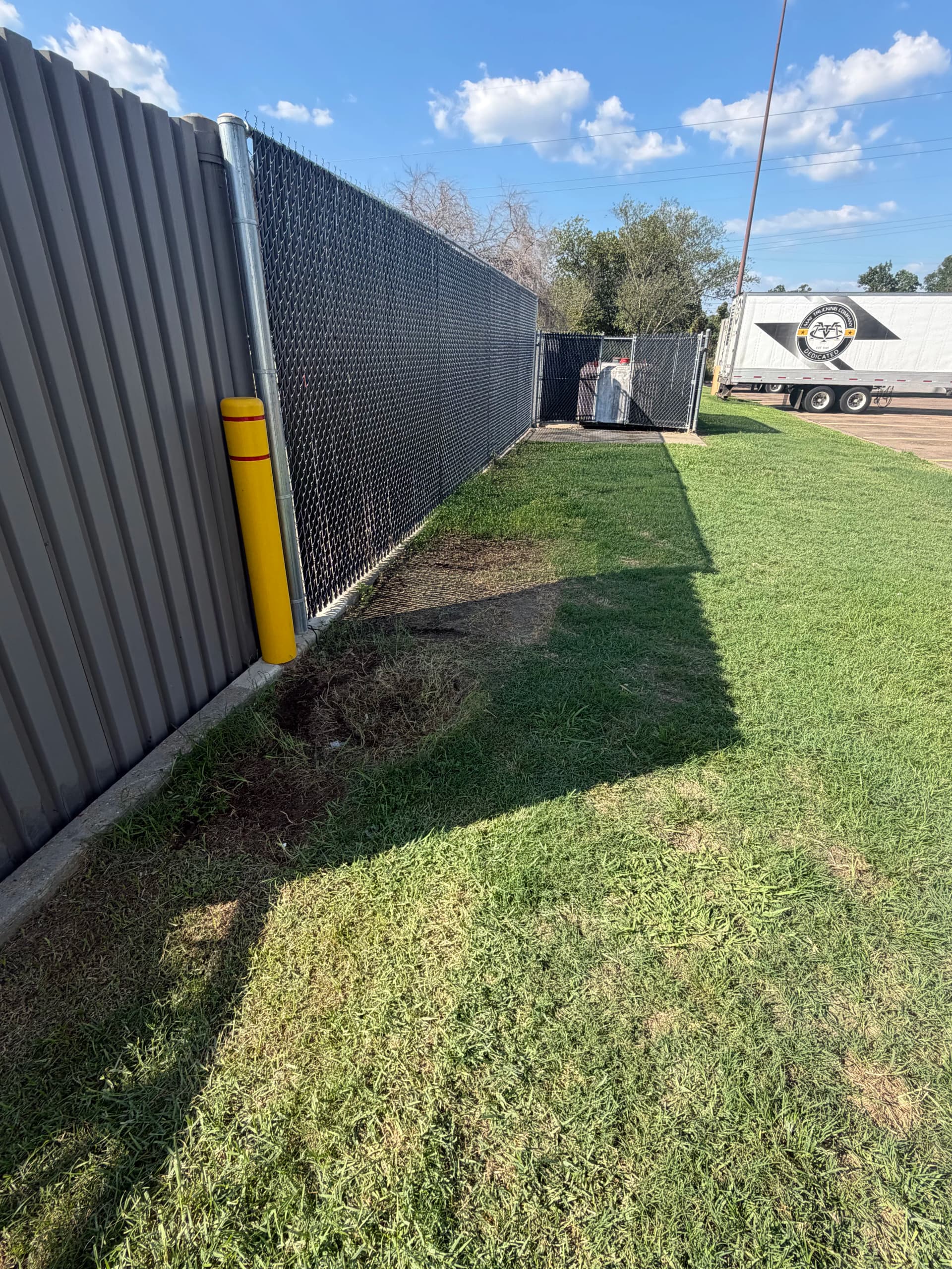 Gallery photos for Commercial Junk Removal Clears Outdoor Service Area in Pearl MS: Image #3