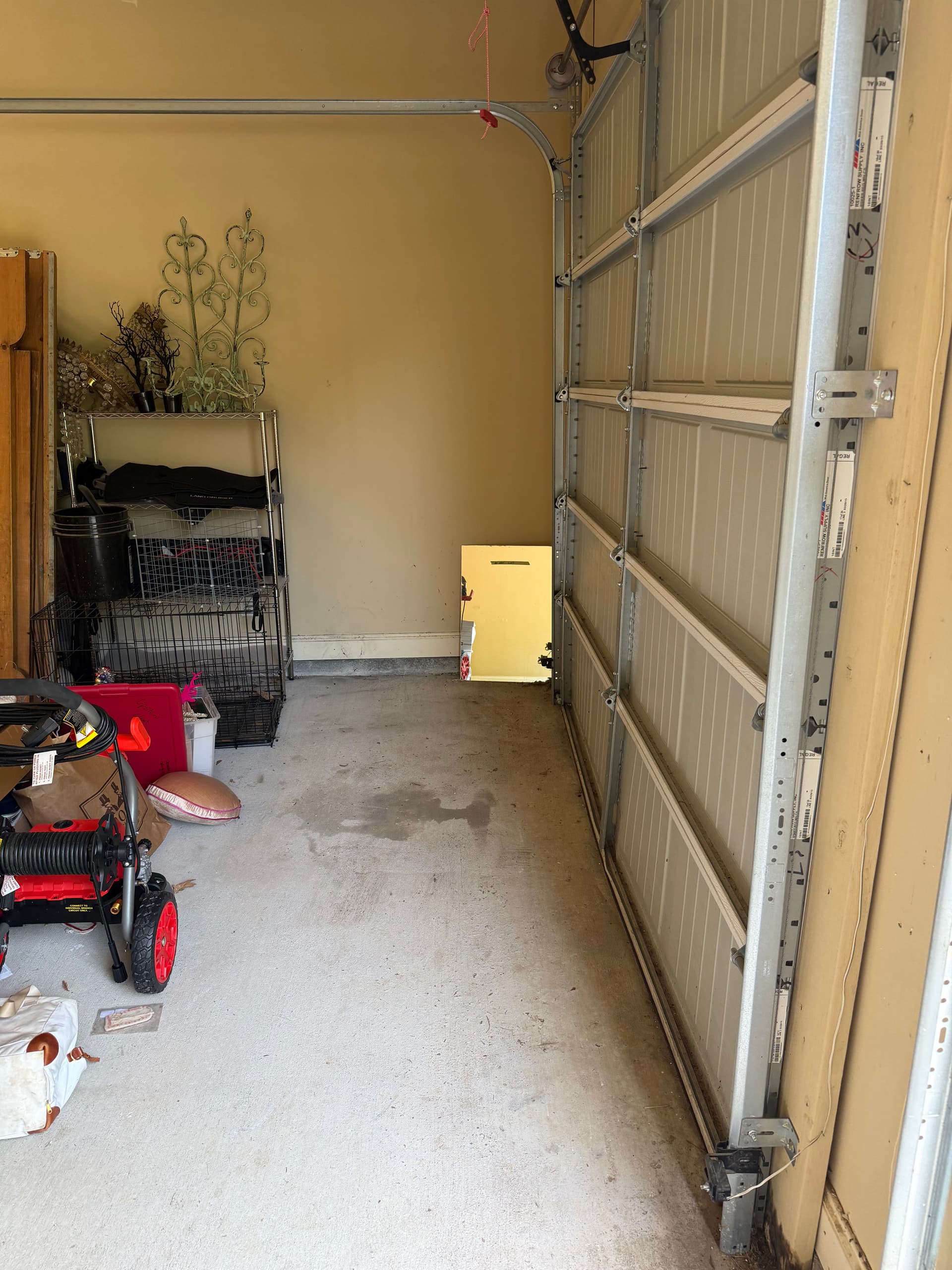 Gallery photos for Ridgeland Garage and Home Cleanout - Mattresses, Fridge, and Furniture Gone: Image #6