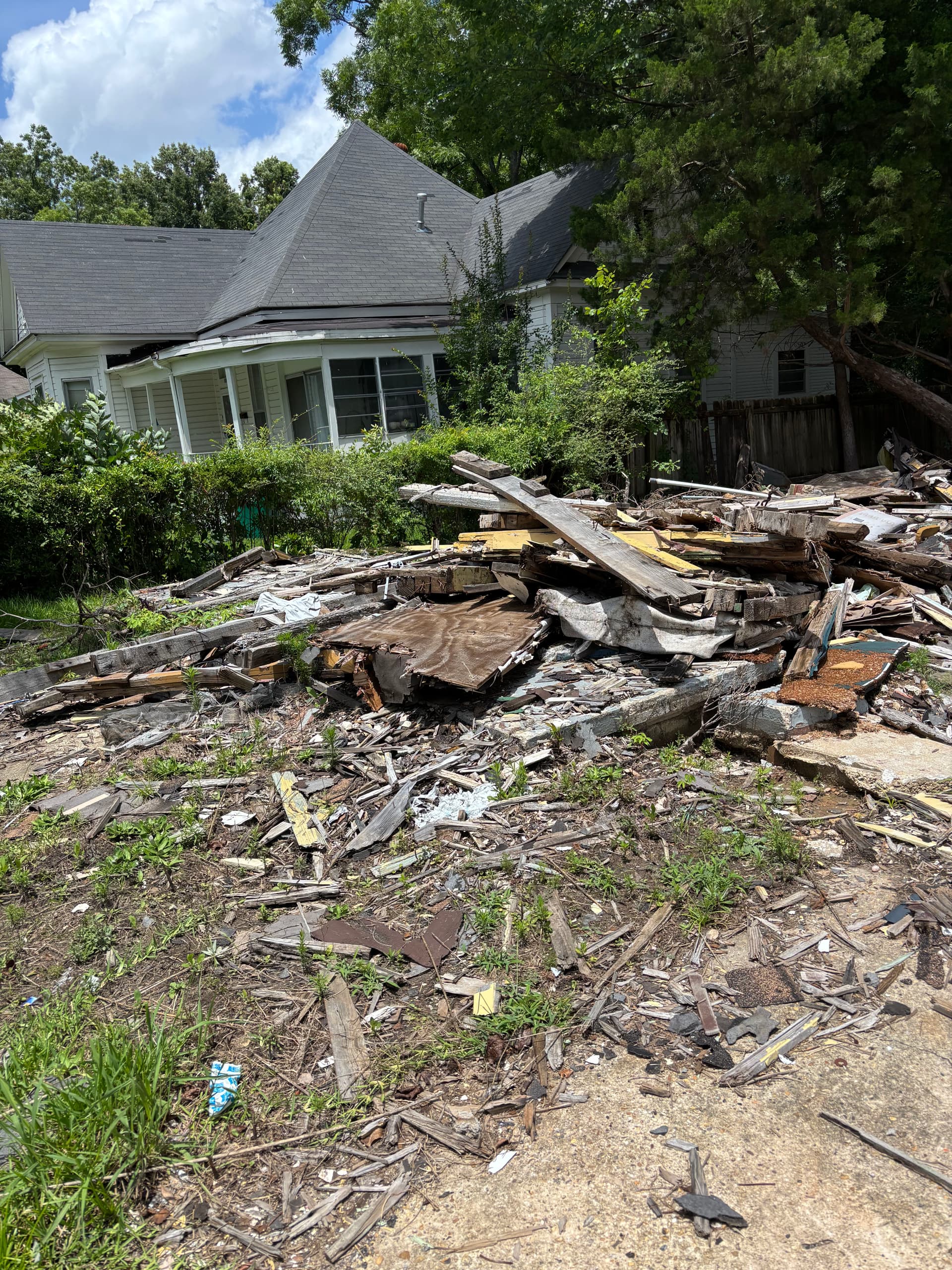 Gallery photos for House Demolition Debris Removal in Meridian MS: Image #1