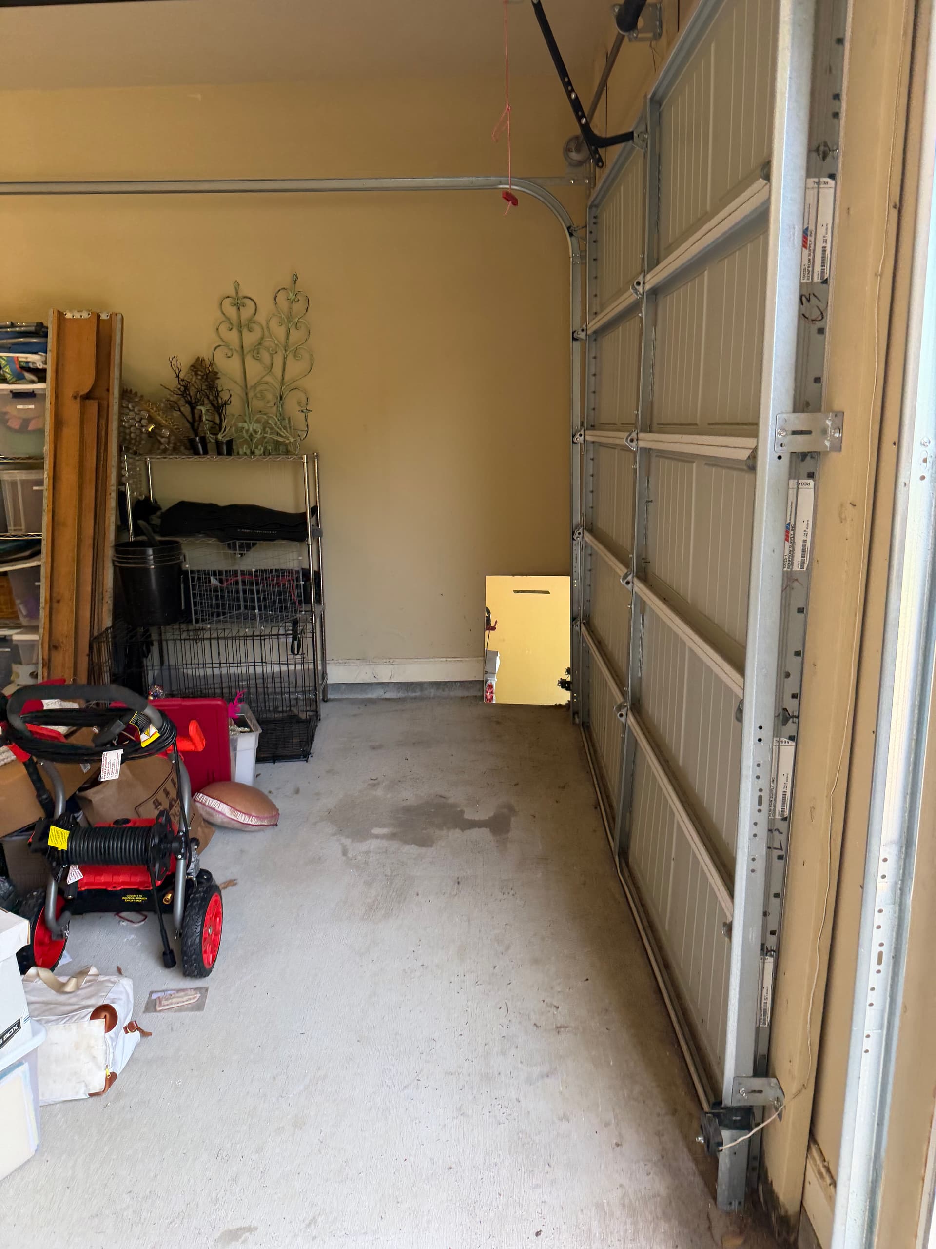 Gallery photos for Ridgeland Garage and Home Cleanout - Mattresses, Fridge, and Furniture Gone: Image #5