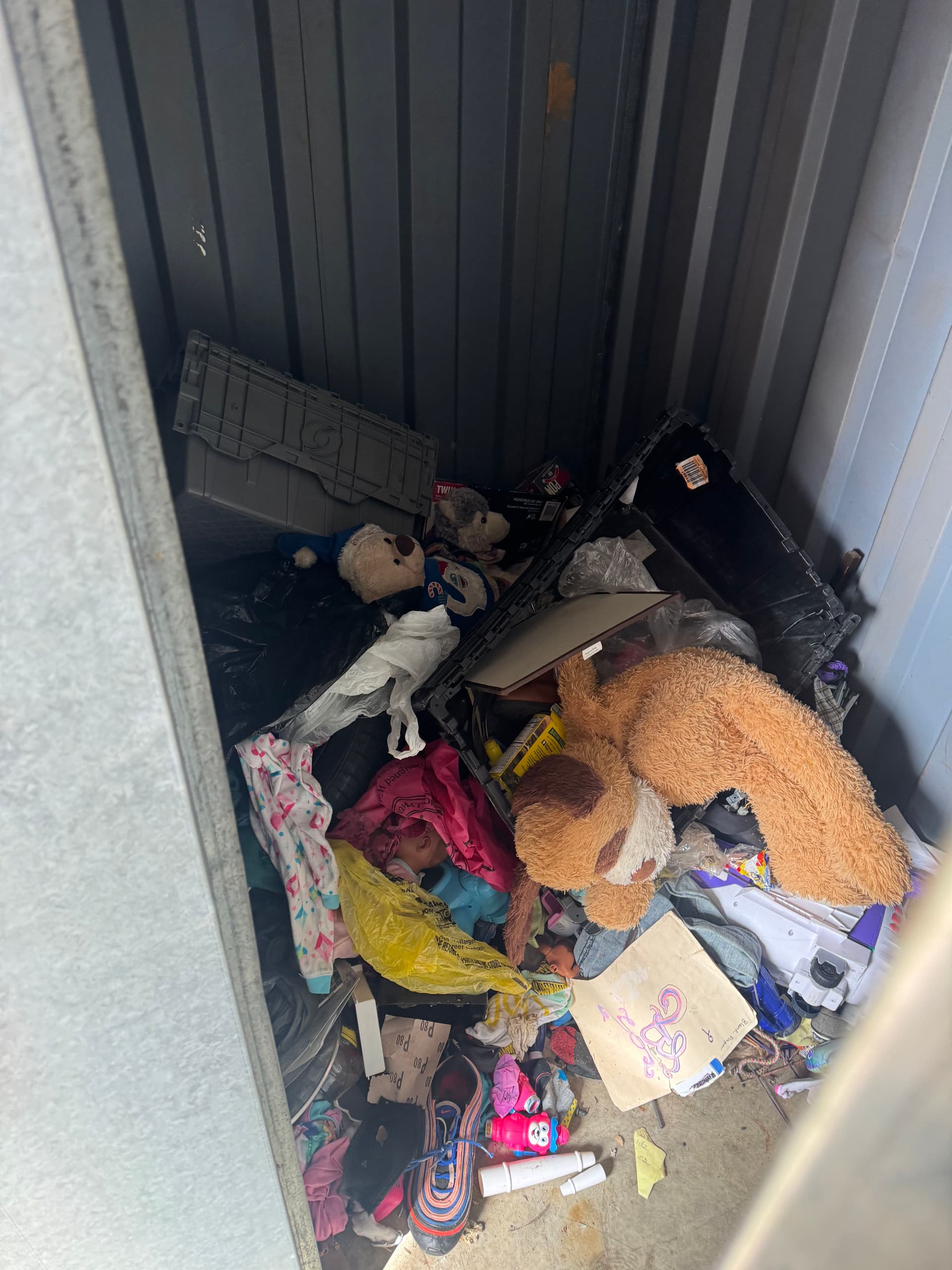 Gallery photos for Taming the Clutter - Mastering Storage Unit Clean Outs: Image #3