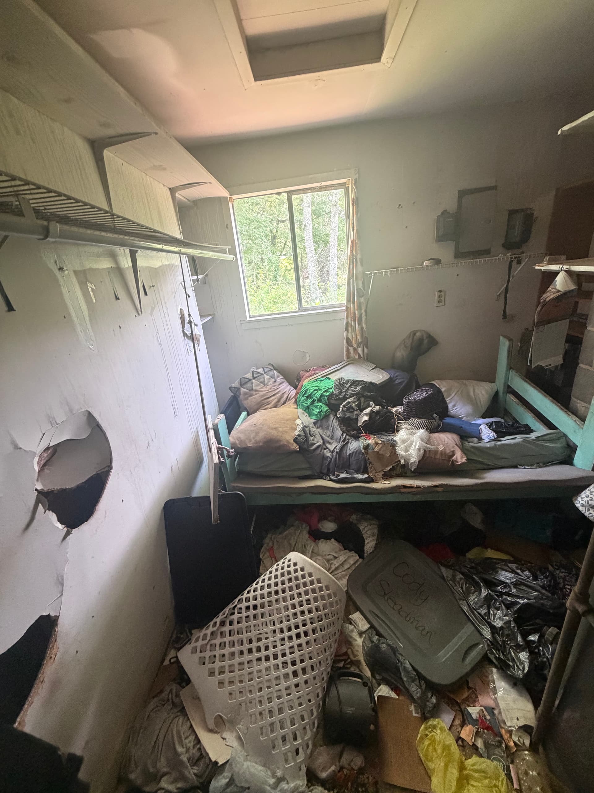 Gallery photos for Full House Clean Out Completed in Meridian MS: Image #4