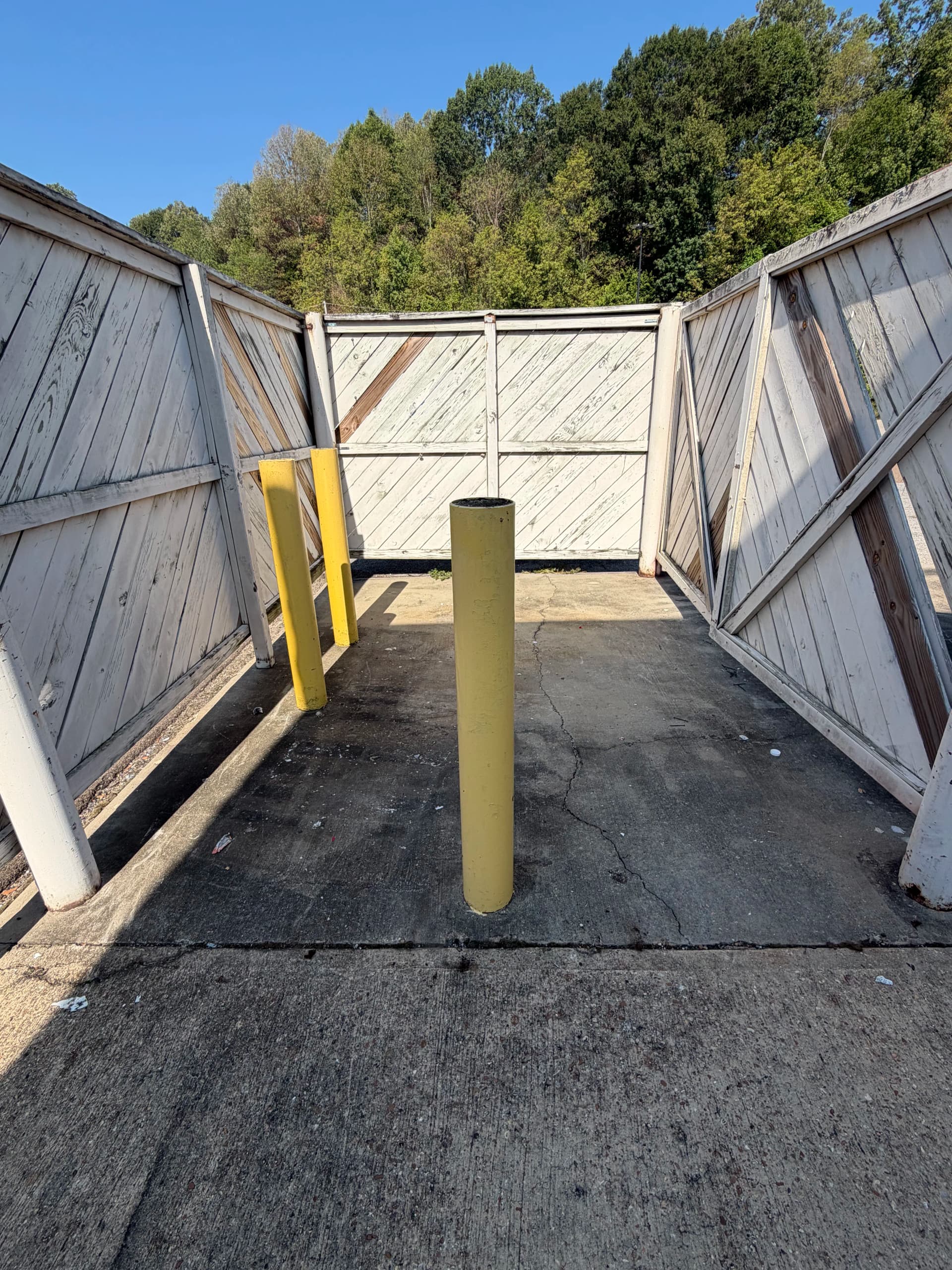 Gallery photos for Commercial Dumpster Area Cleanout in Vicksburg MS: Image #2