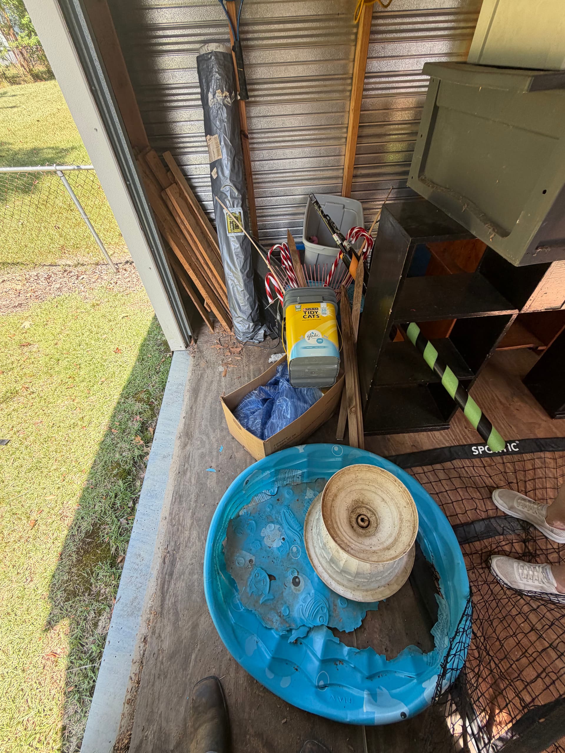 Gallery photos for Pearl MS House Cleanout Including Trampoline Removal: Image #1