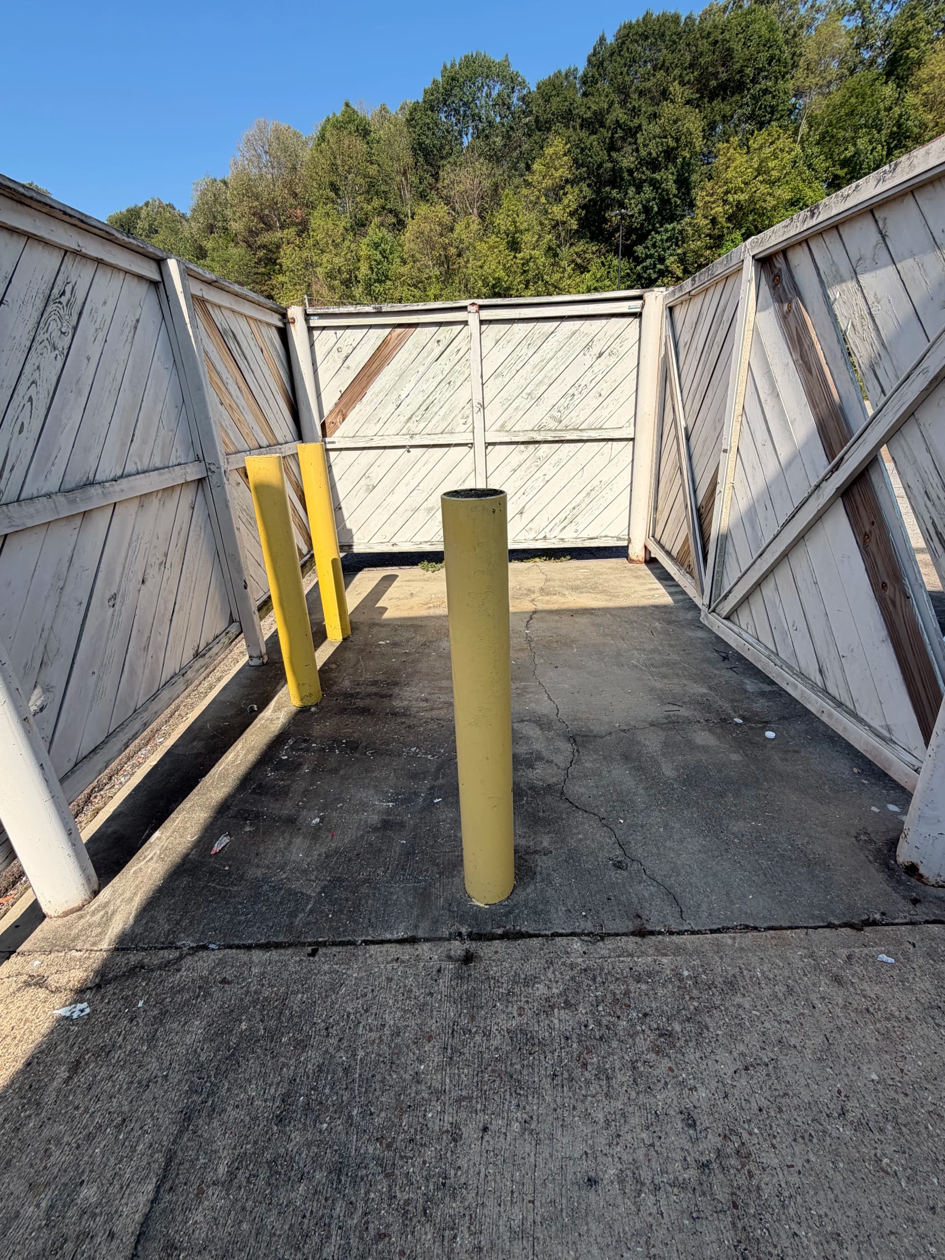 Gallery photos for Commercial Dumpster Area Cleanout in Vicksburg MS: Image #3