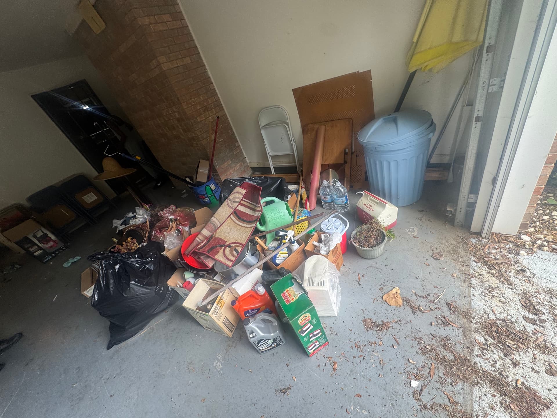 Garage Cleanout and Mattress Removal Done Fast image