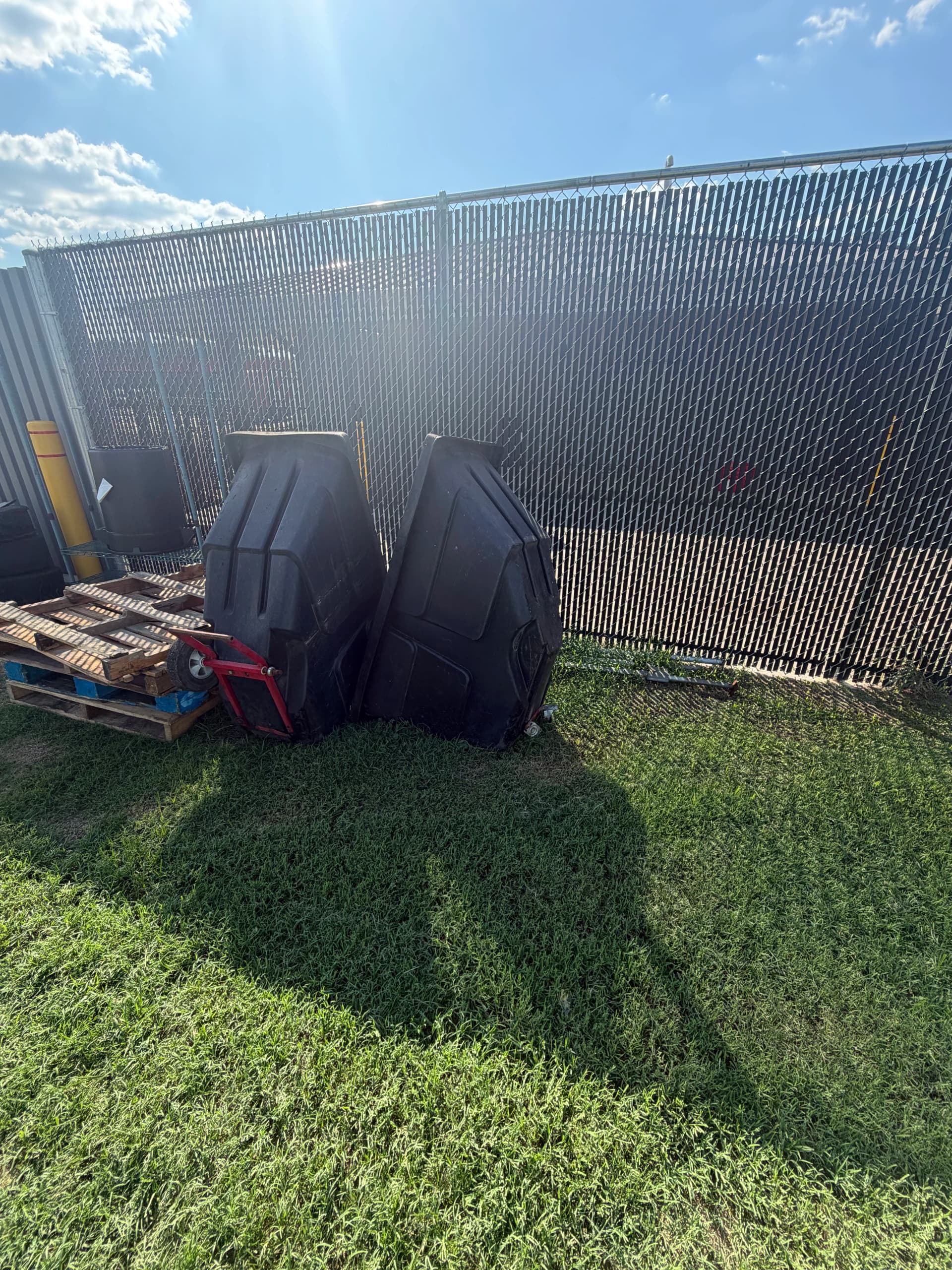 Gallery photos for Commercial Junk Removal Clears Outdoor Service Area in Pearl MS: Image #1