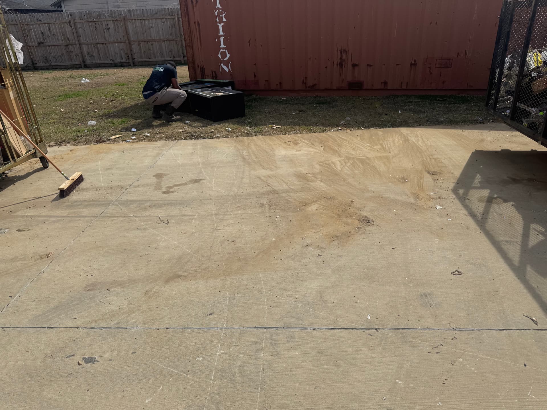 Gallery photos for Full Property Cleanout Garage Driveway and Commercial Debris Gone: Image #5