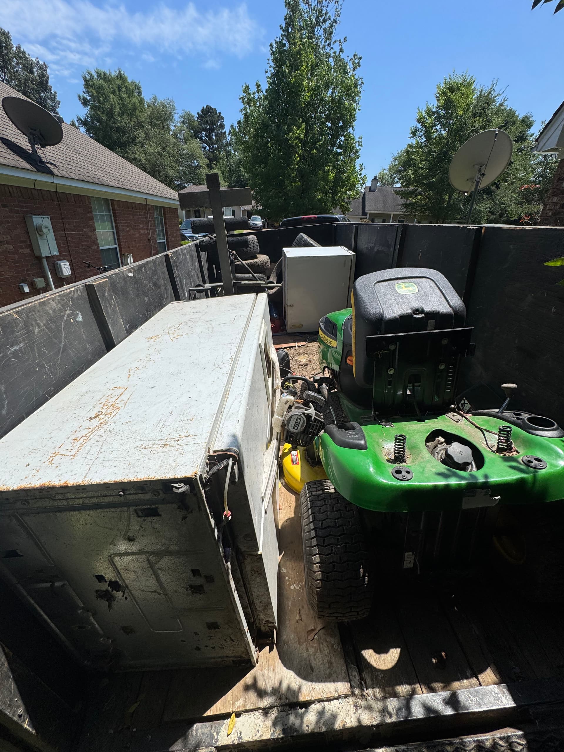 Yard Clutter and Bulky Appliance Hauled Off Clean image