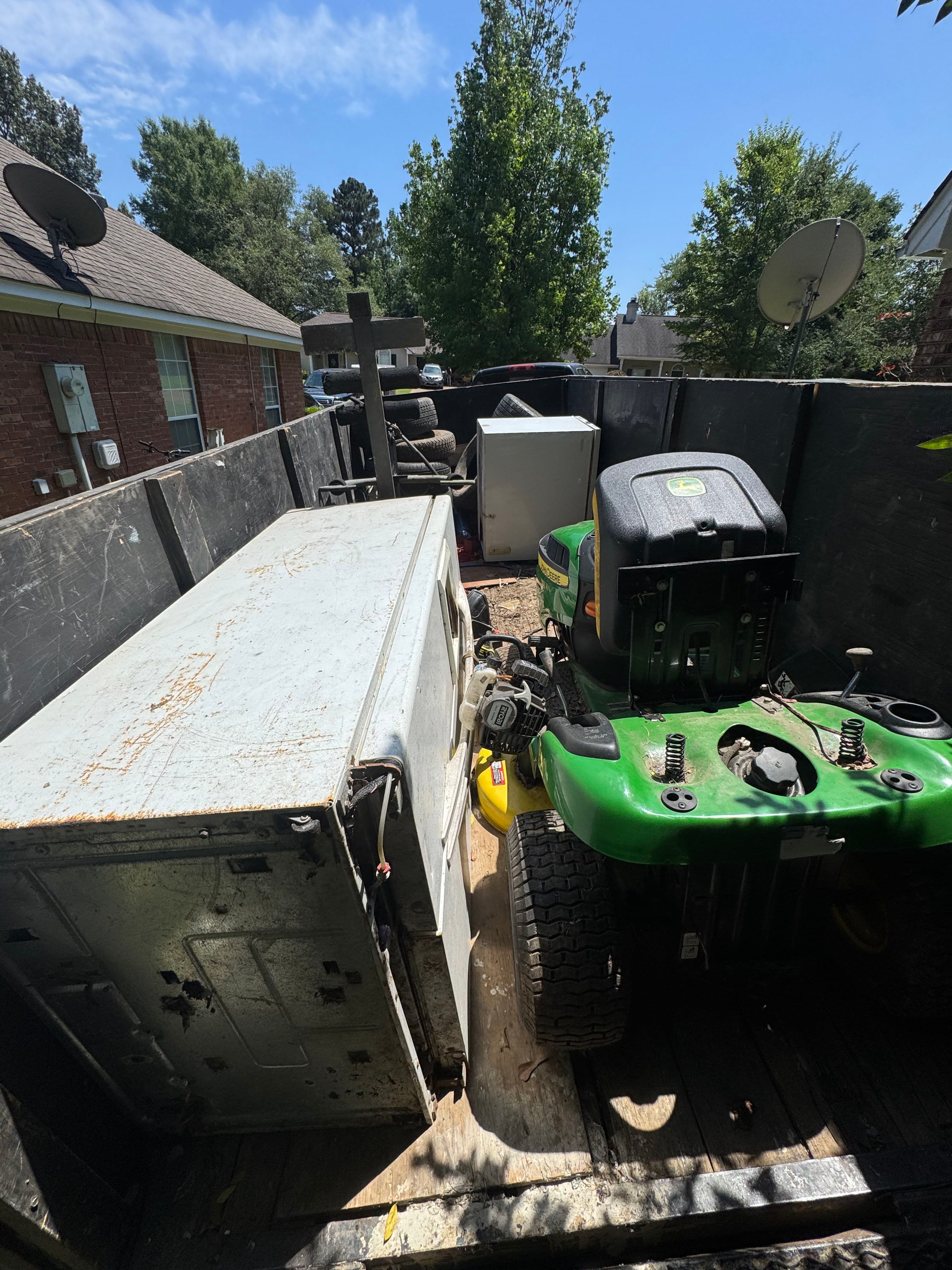 Project Yard Clutter and Bulky Appliance Hauled Off Clean image