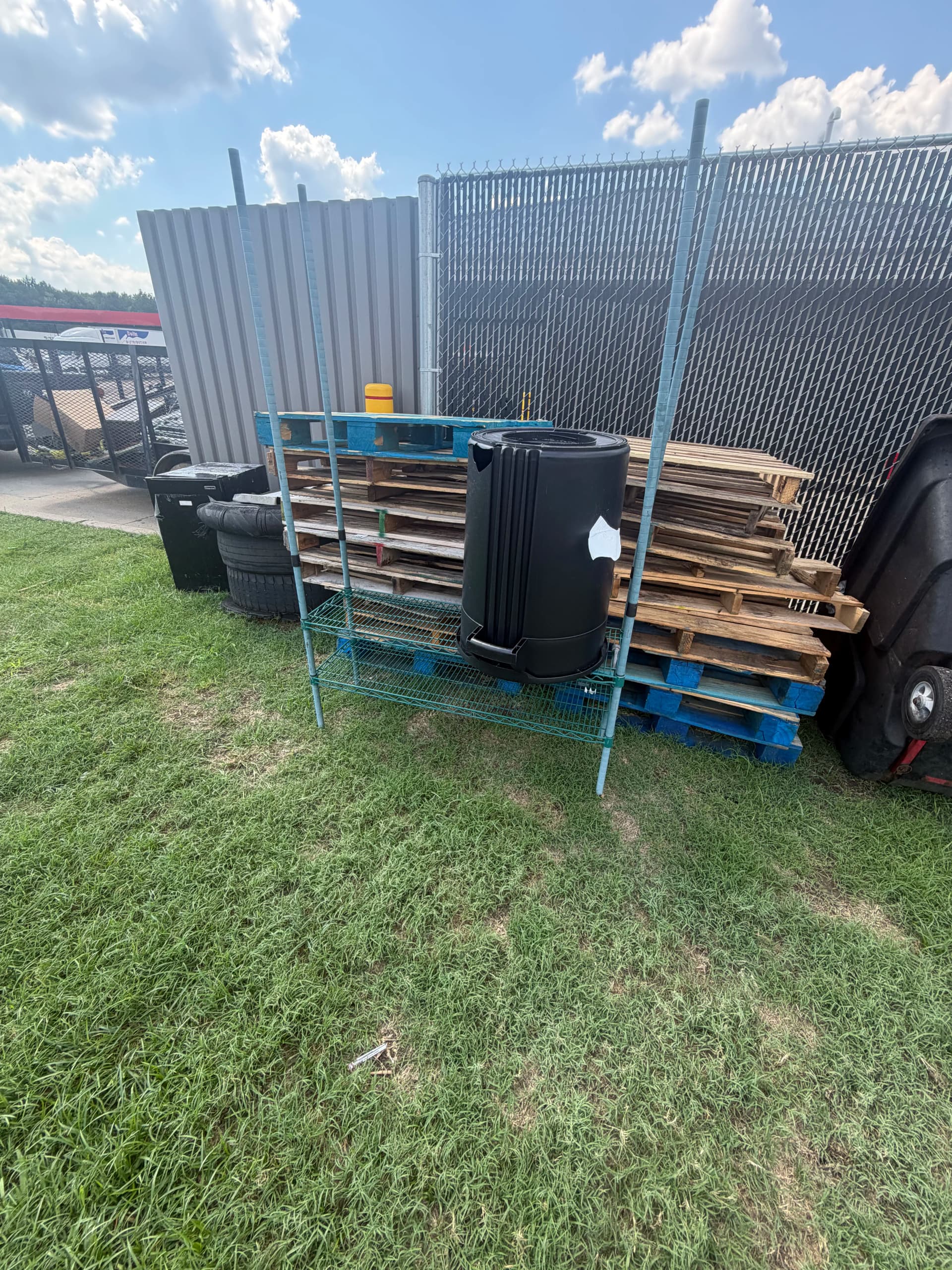 Commercial Pallet and Junk Removal in Jackson Mississippi image