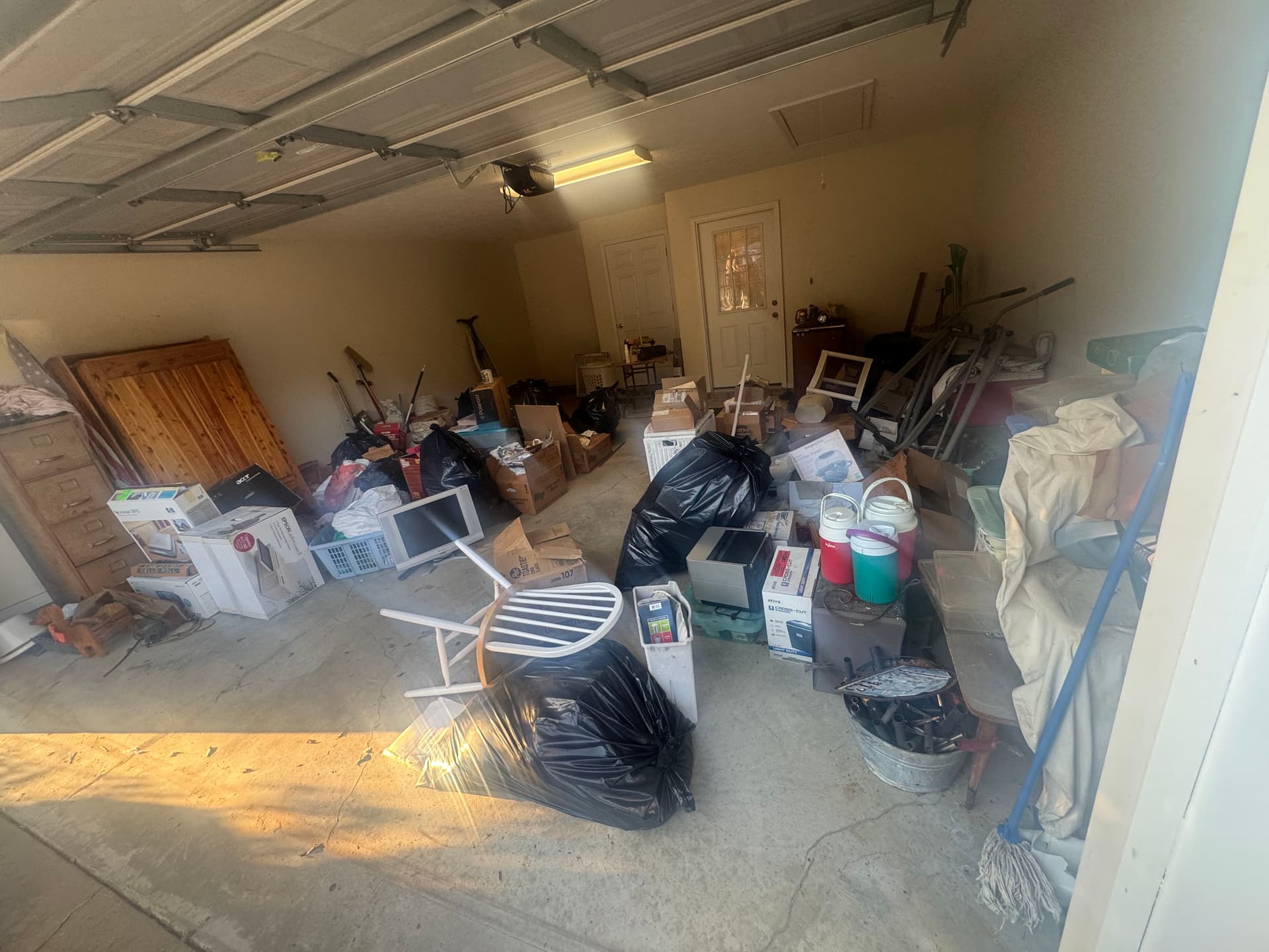 Gallery photos for Full Property Cleanout Garage Driveway and Commercial Debris Gone: Image #2