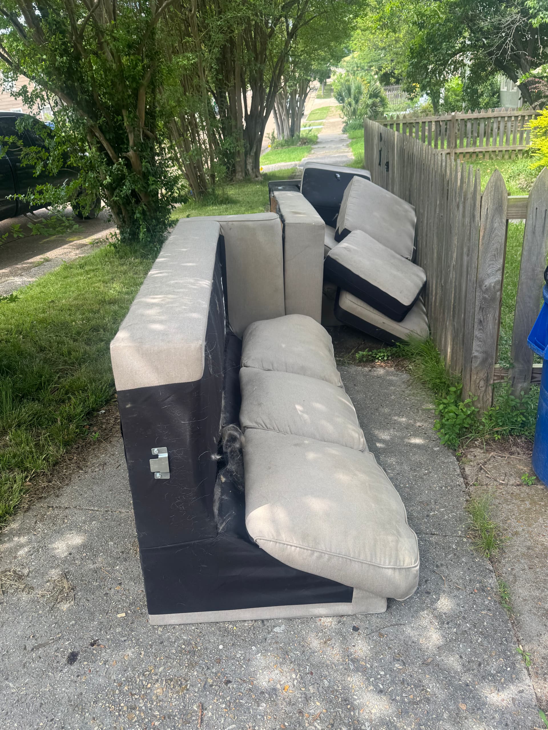 Gallery photos for Full-House Furniture Cleanout Done in One Trip Jackson MS: Image #1