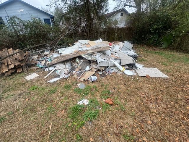 Gallery photos for Say Goodbye to Backyard Clutter with Advanced Junk Removal: Image #1