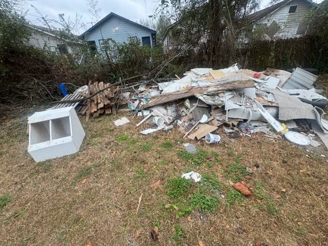 Gallery photos for Say Goodbye to Backyard Clutter with Advanced Junk Removal: Image #2