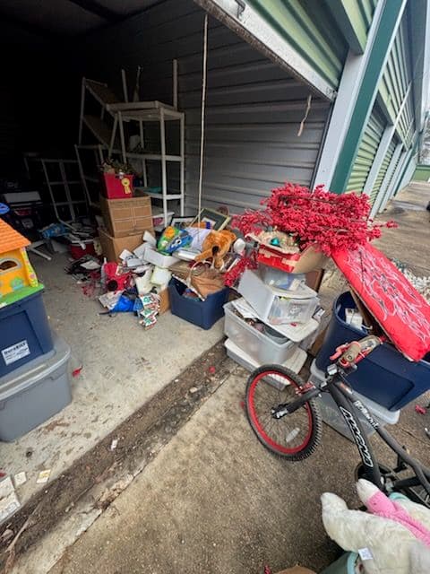 Gallery photos for Efficient Storage Unit Clean Out in Flowood MS: Image #2