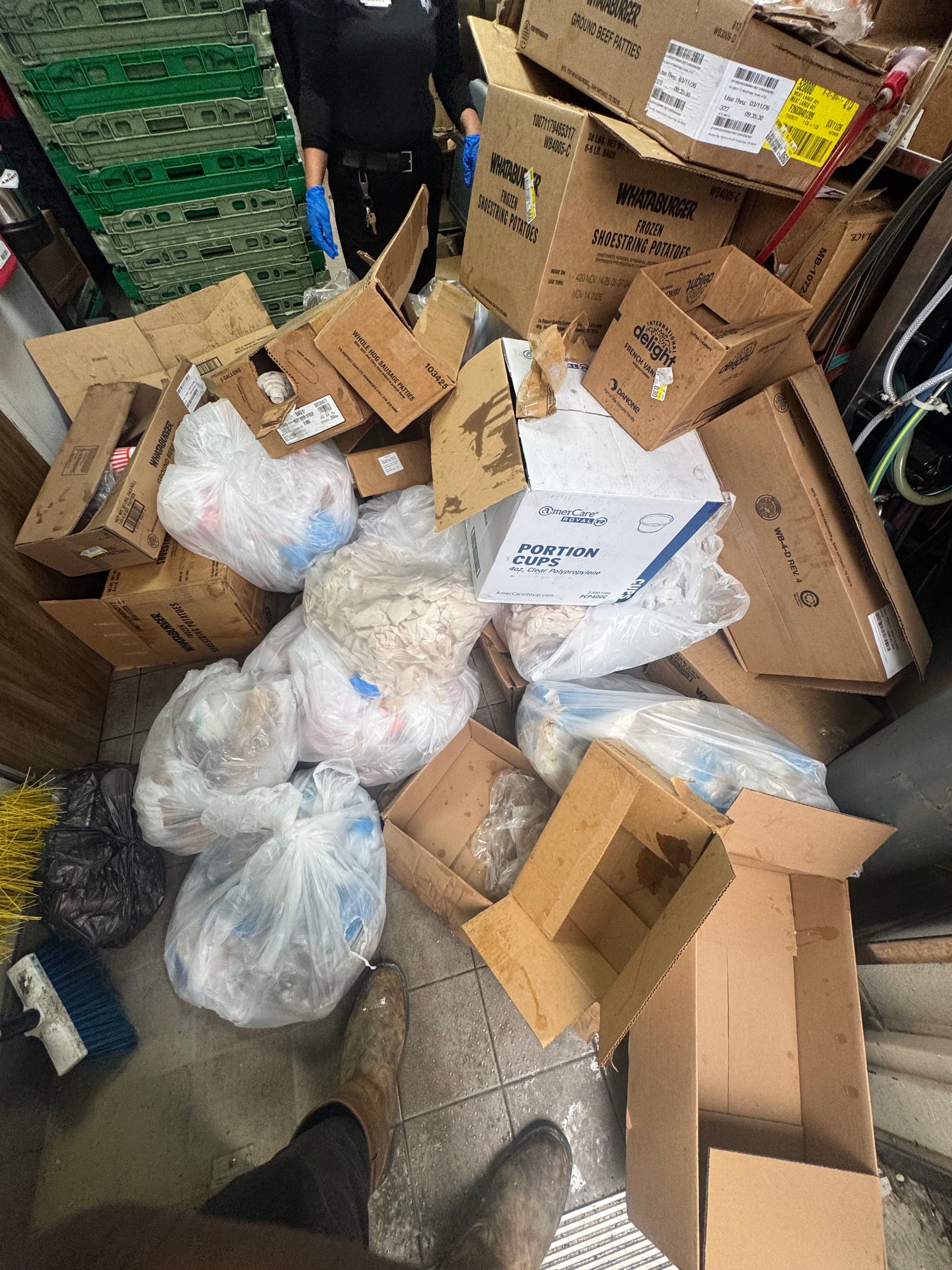 Gallery photos for Restaurant Bulk Trash Removal: From Cluttered Chaos to Clean Space: Image #1