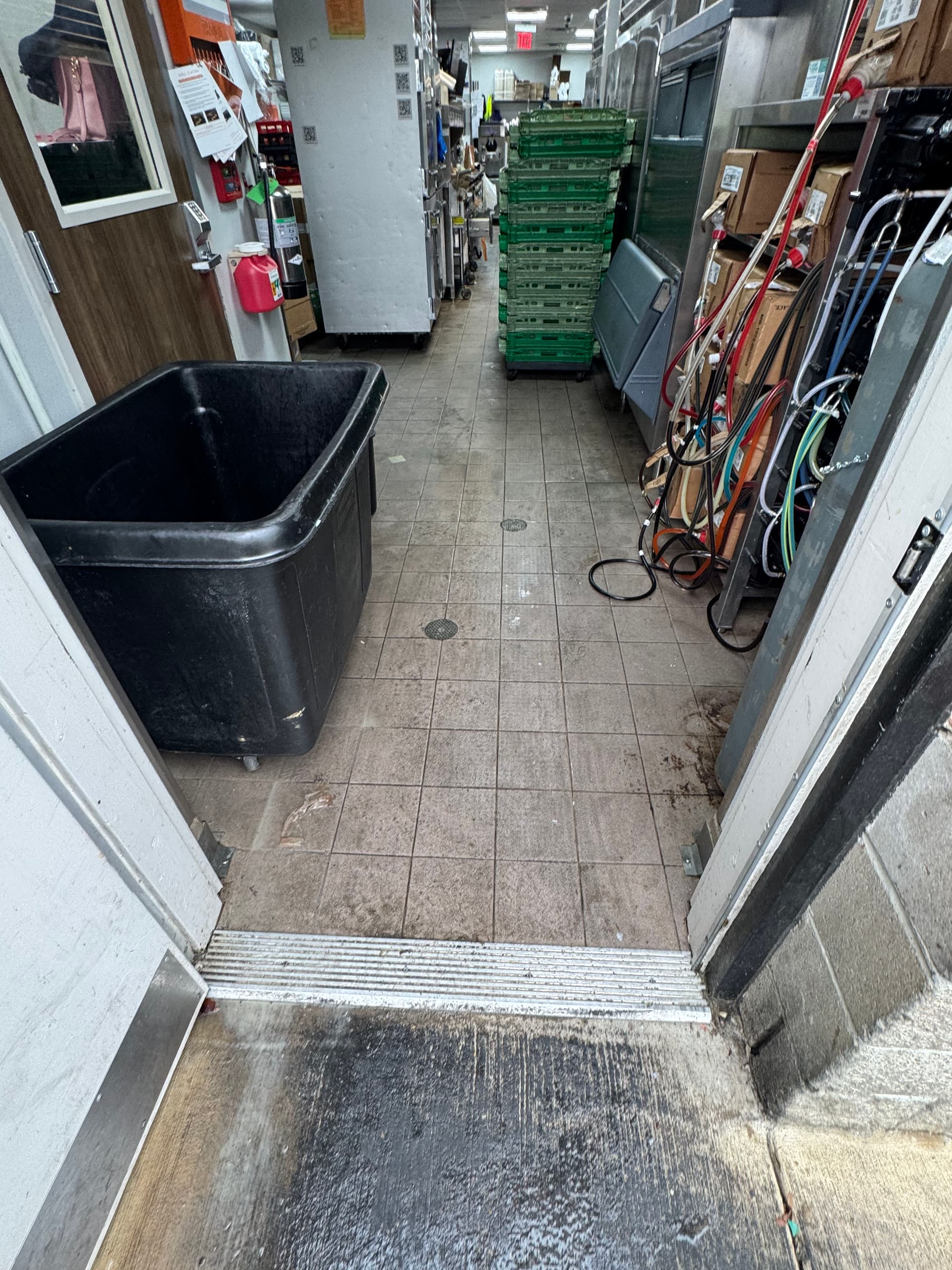 Gallery photos for Restaurant Bulk Trash Removal: From Cluttered Chaos to Clean Space: Image #3