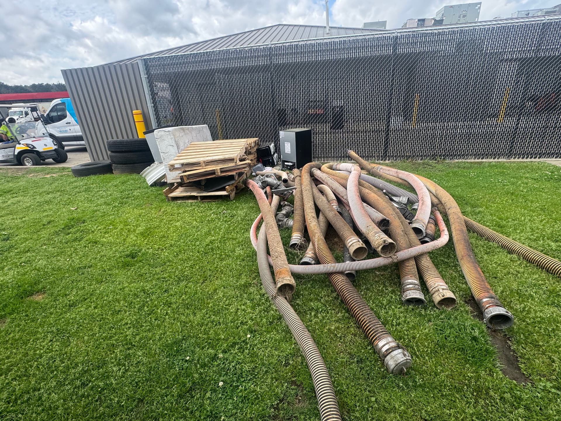 Gallery photos for Efficient Worksite Cleanup: Image #1