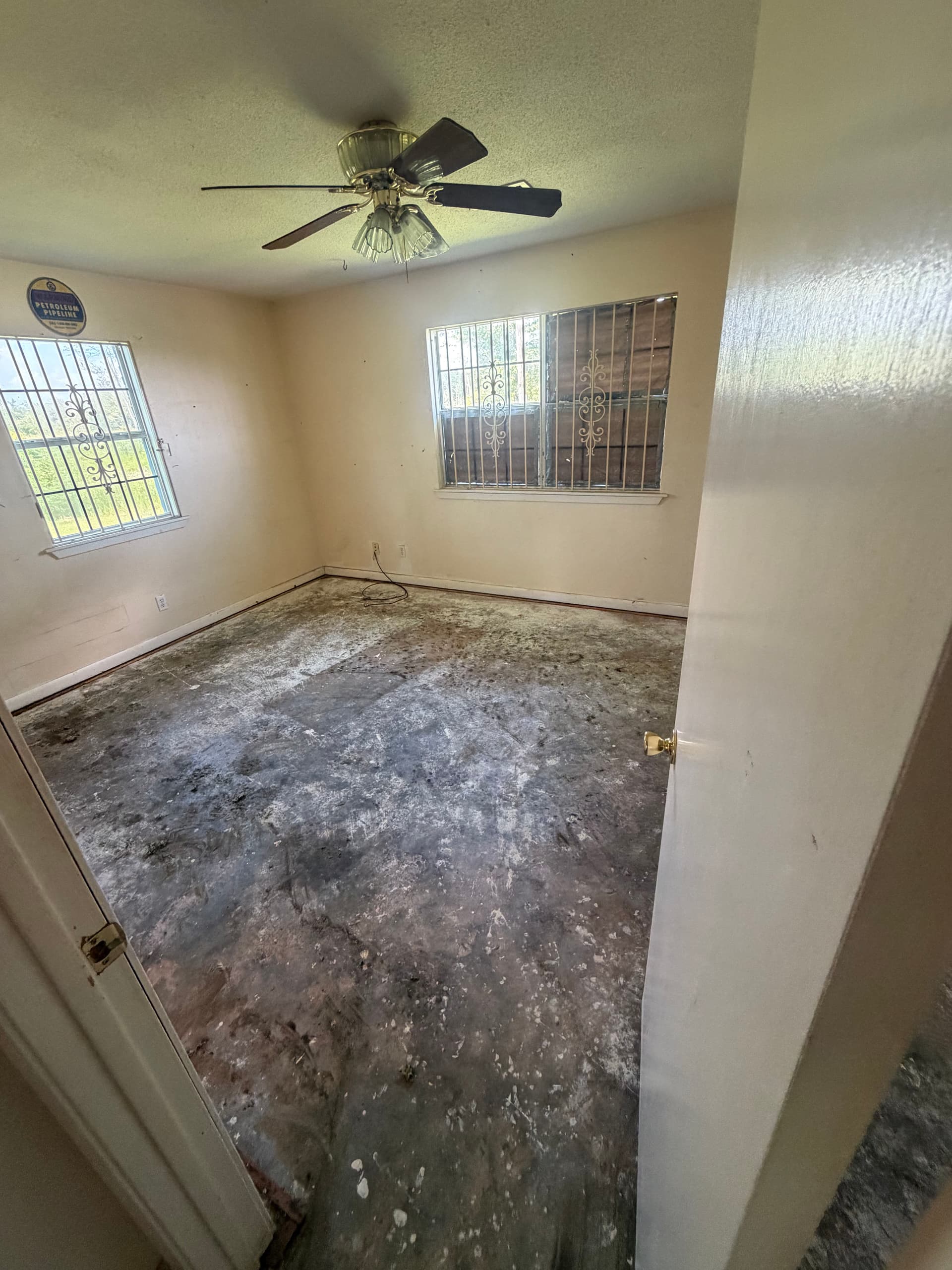Gallery photos for Full House and Garage Clean Out Completed in Taylorsville, MS: Image #9