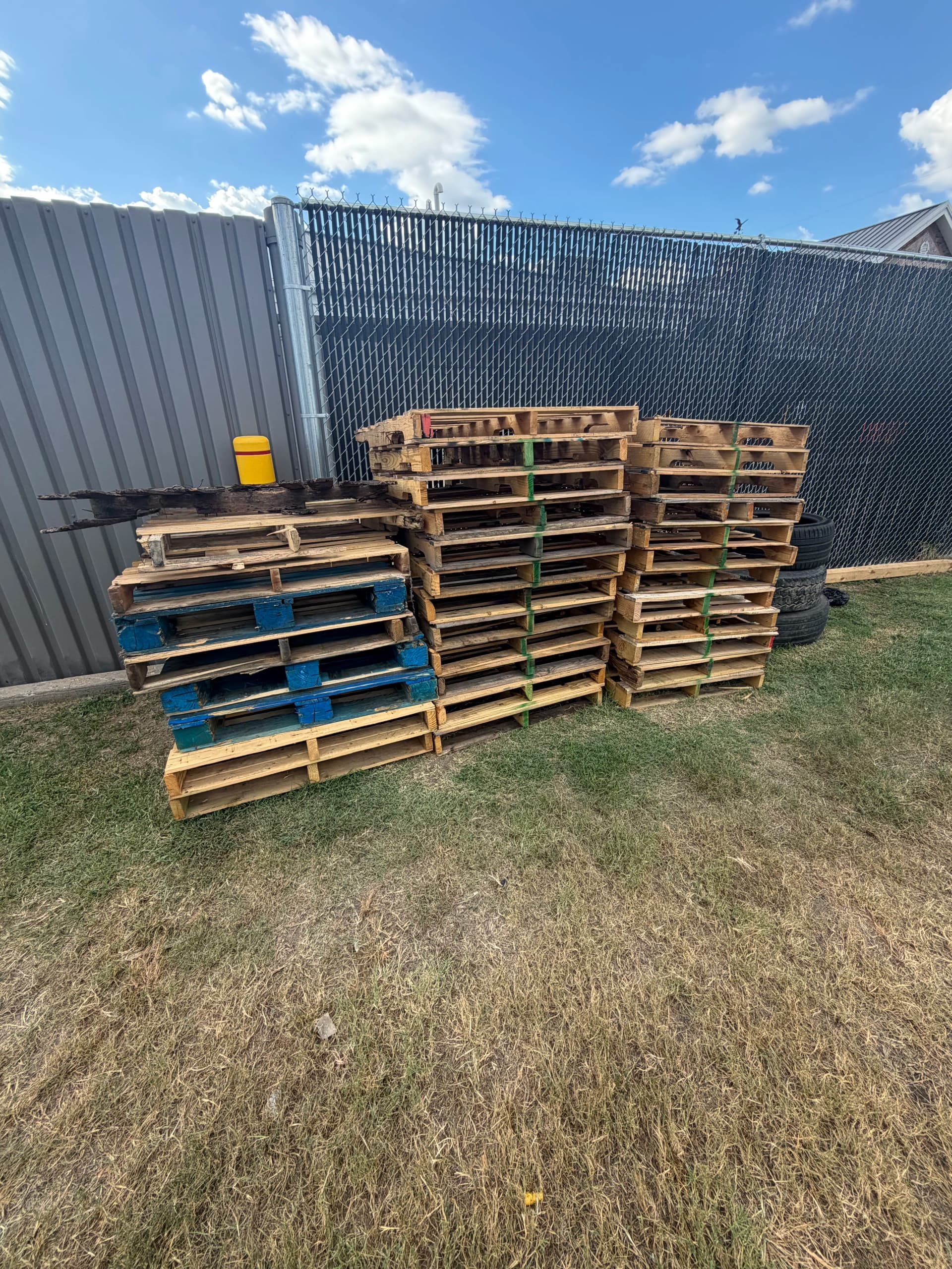 Gallery photos for Wooden Pallet Removal at a Commercial Property in Pearl MS: Image #1