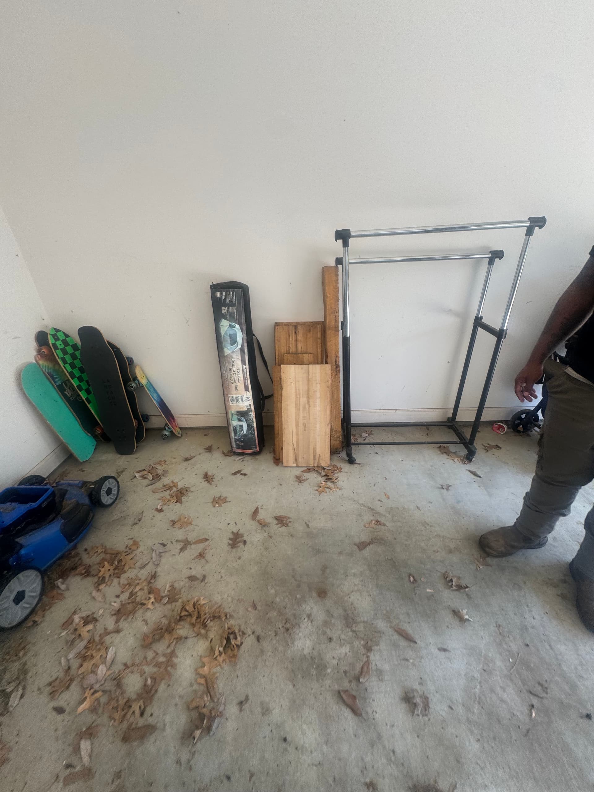 Efficient Garage Clean Out in Brandon MS image