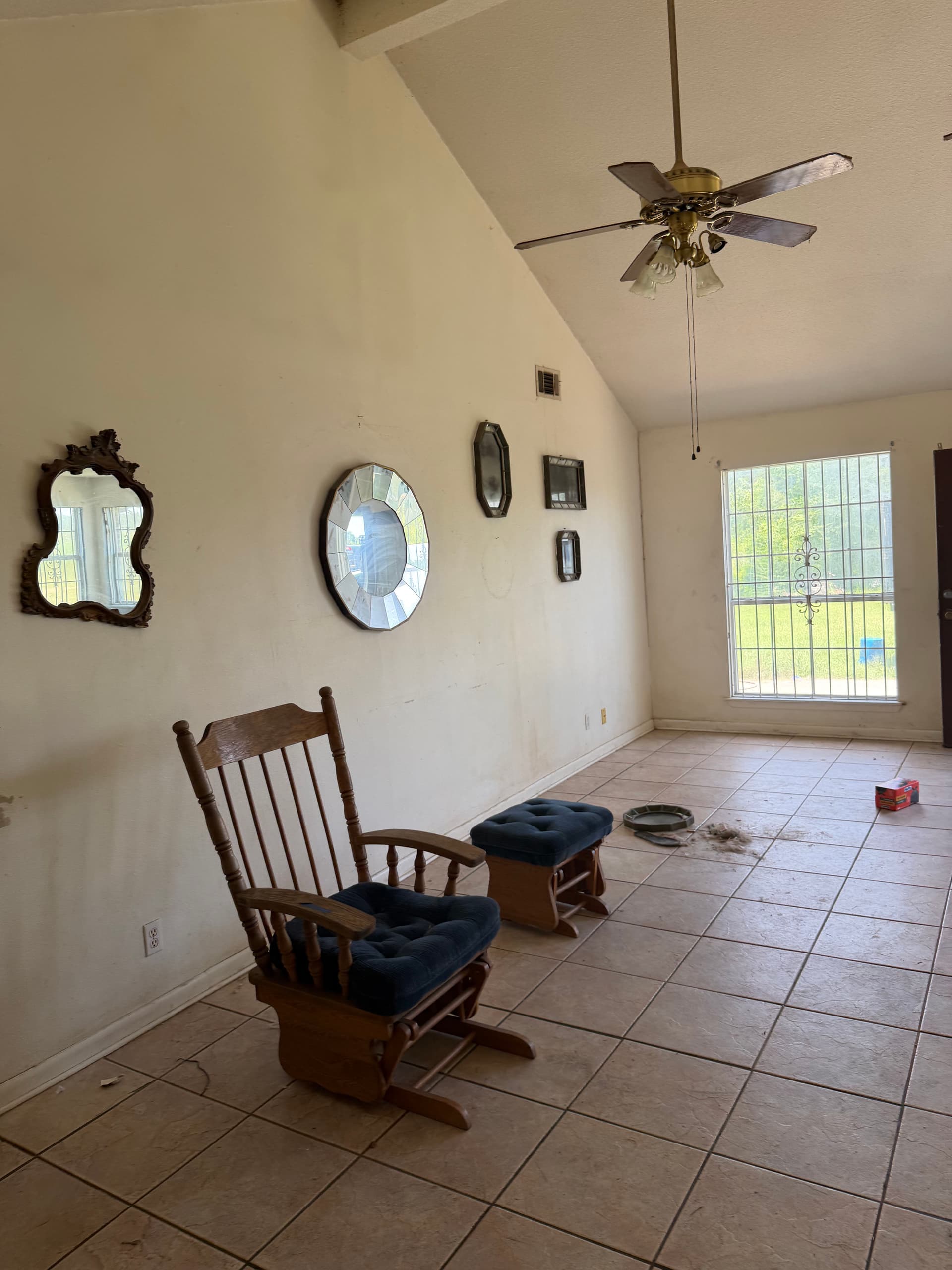 Gallery photos for Full House and Garage Clean Out Completed in Taylorsville, MS: Image #2