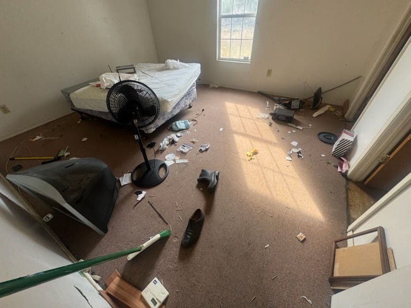 Gallery photos for Efficient House Cleanout in Jackson MS: Image #2